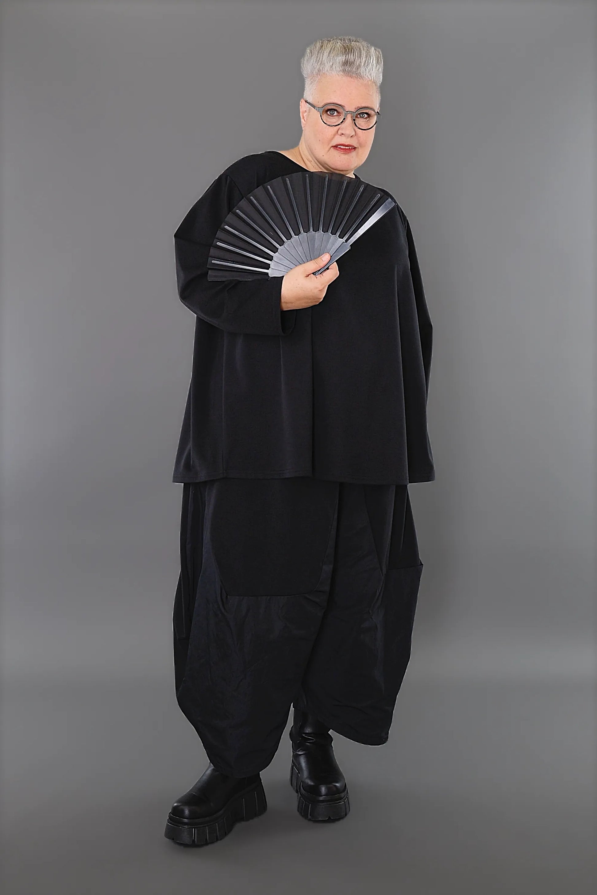  AKH Premium Shirt in gerundeter Form, aus Materialmix, P1003.6815, Schwarz, Ausgefallen