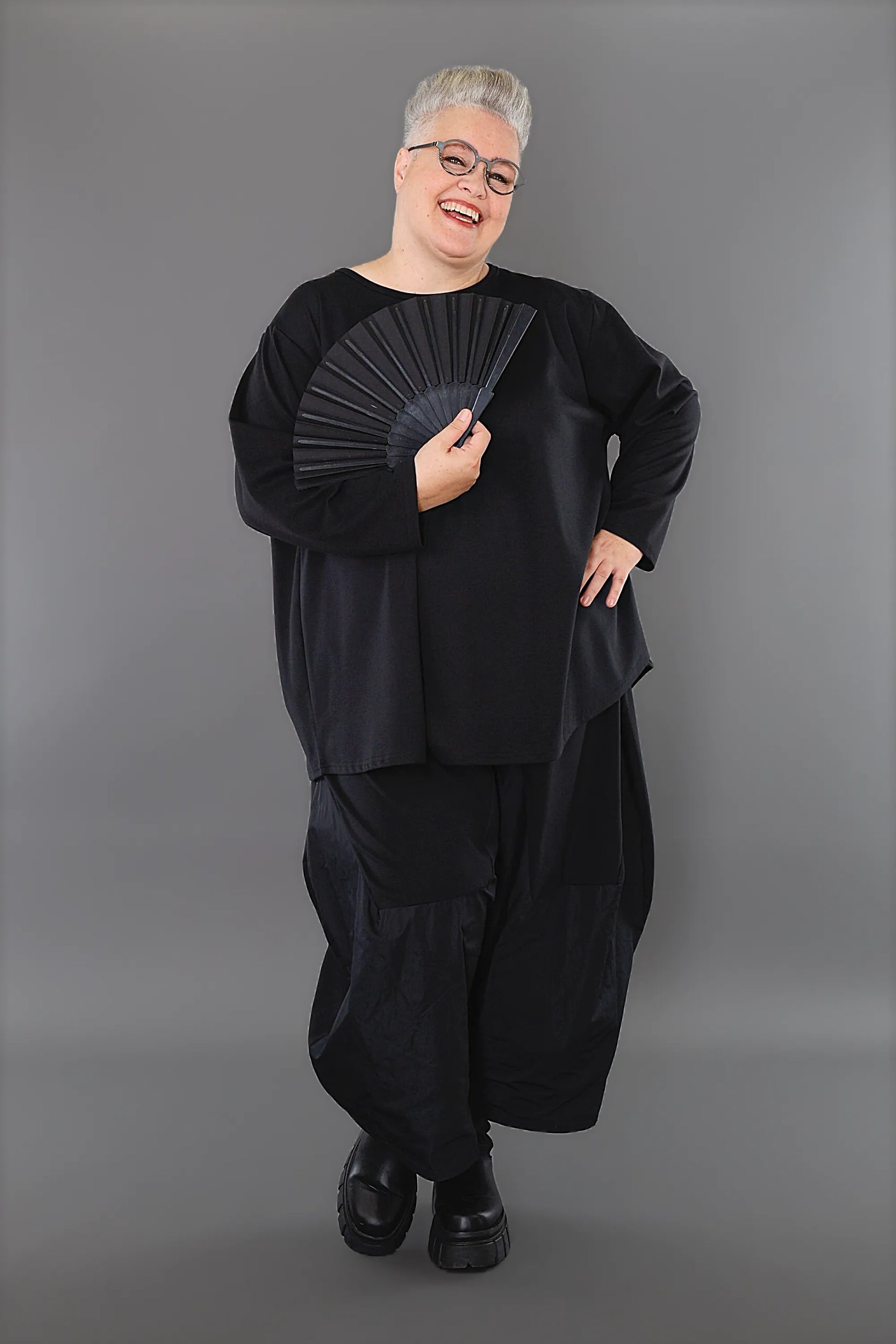  AKH Premium Shirt in gerundeter Form, aus Materialmix, P1003.6815, Schwarz, Ausgefallen