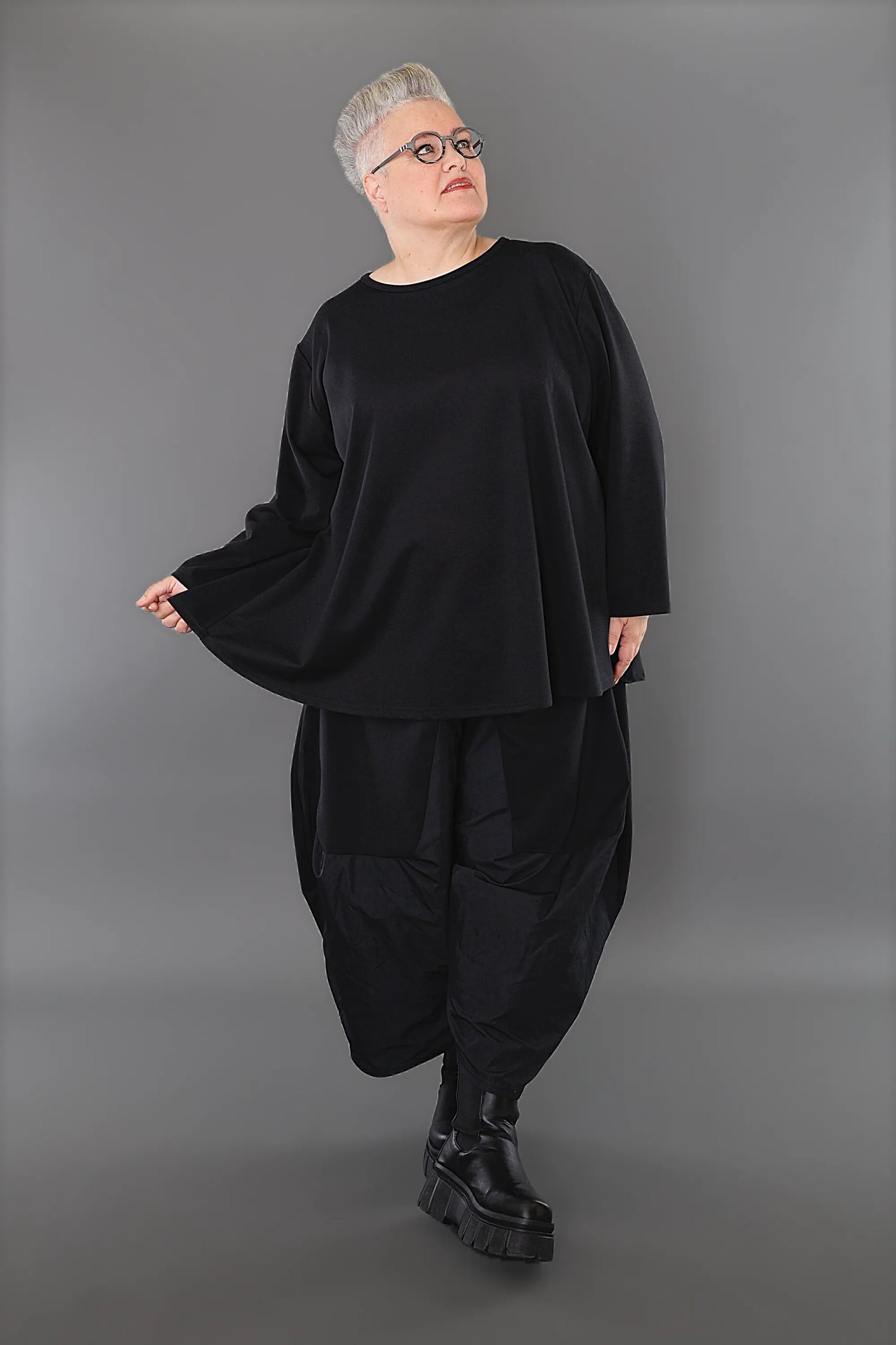  AKH Premium Shirt in gerundeter Form, aus Materialmix, P1003.6815, Schwarz, Ausgefallen