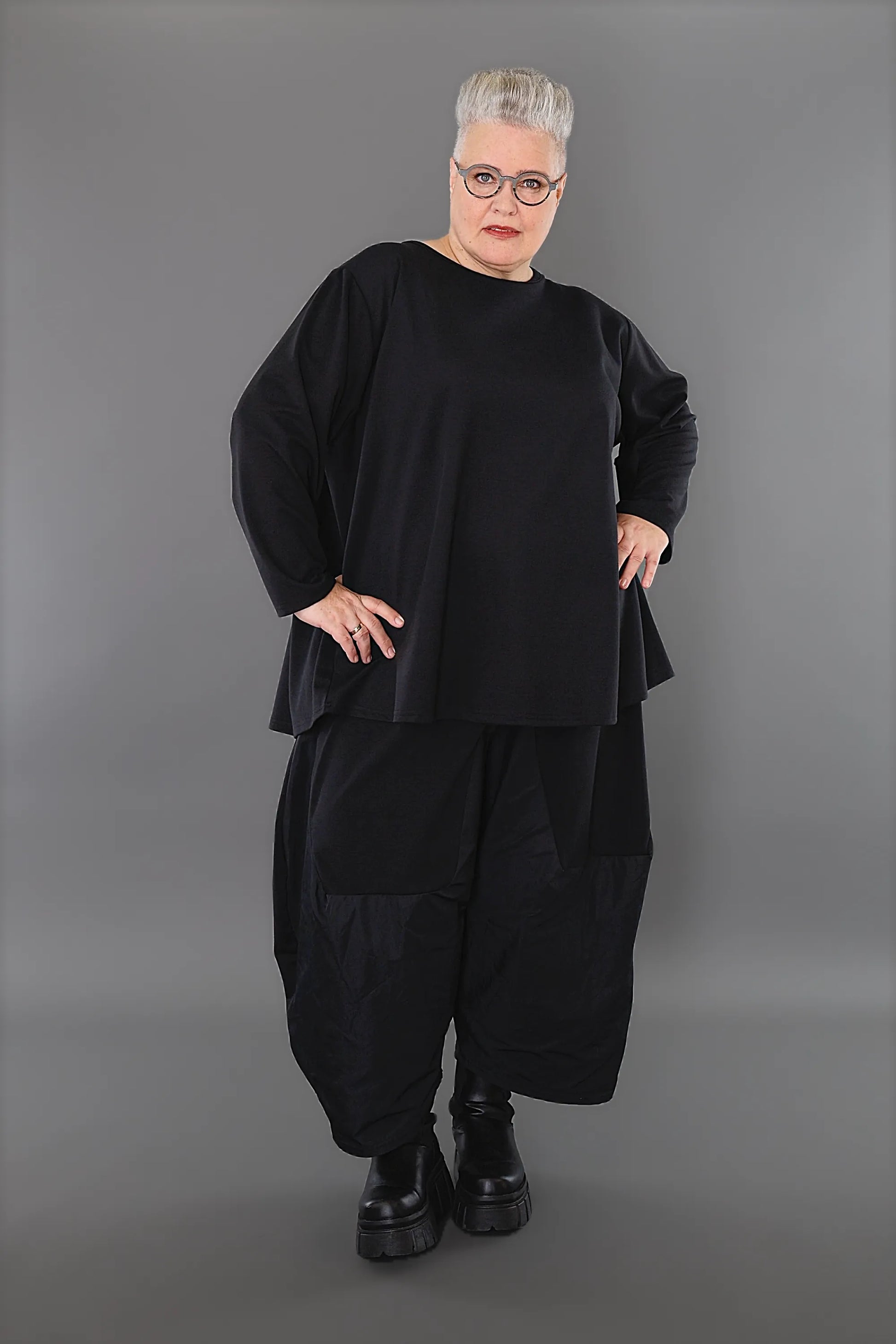  AKH Premium Shirt in gerundeter Form, aus Materialmix, P1003.6815, Schwarz, Ausgefallen