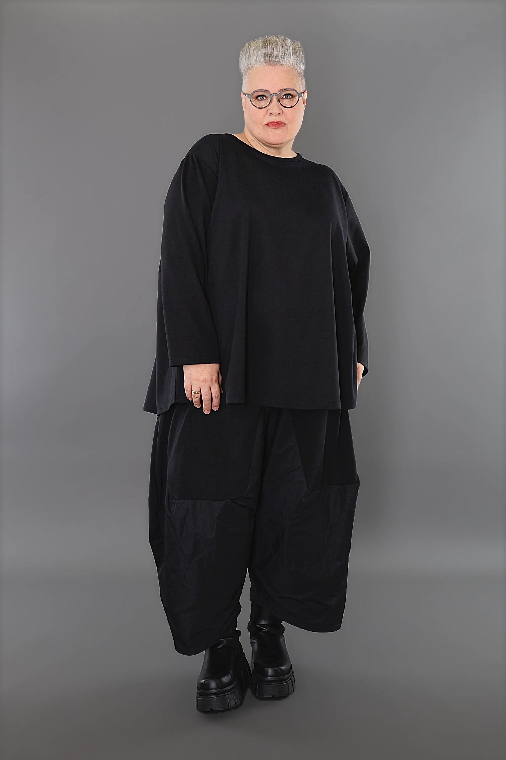  AKH Premium Shirt in gerundeter Form, aus Materialmix, P1003.6815, Schwarz, Ausgefallen