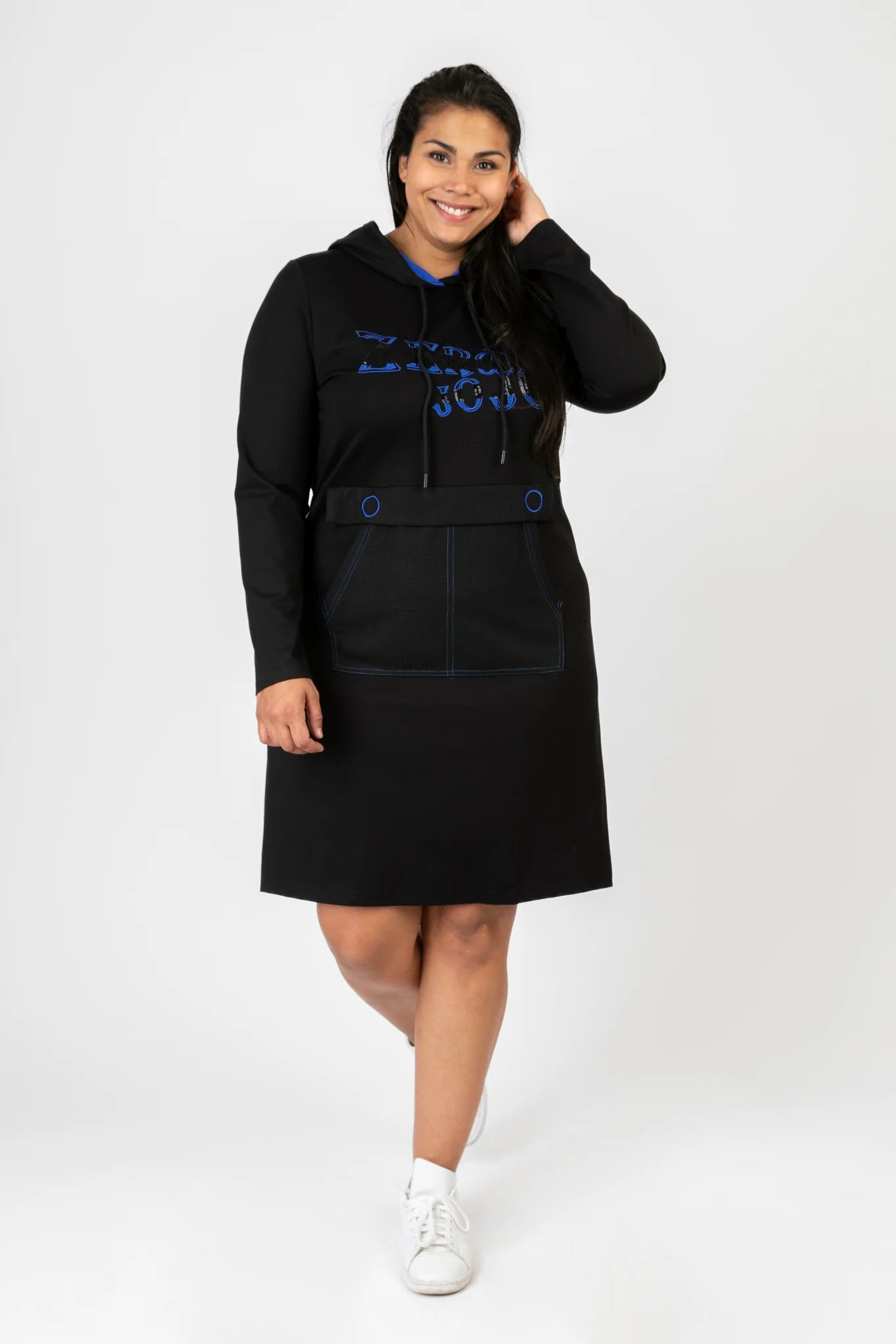  Pomme Rouge Kleid in gerader Form, aus Viskose, C6586, Schwarz-Blau, Buchstaben, Schick