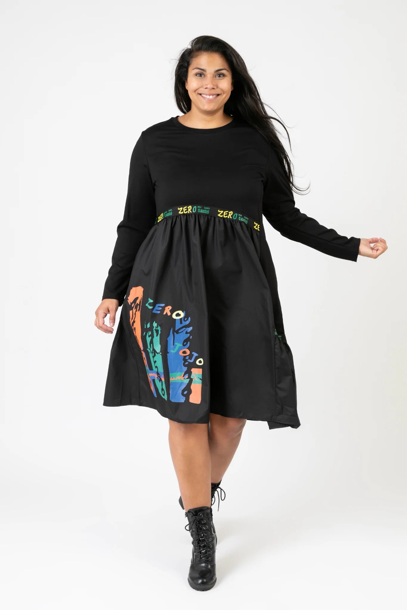  Schickes Kleid in elegantem Schwarz-Multi aus hochwertiger Viskose für Plus Size und Curvy Mode