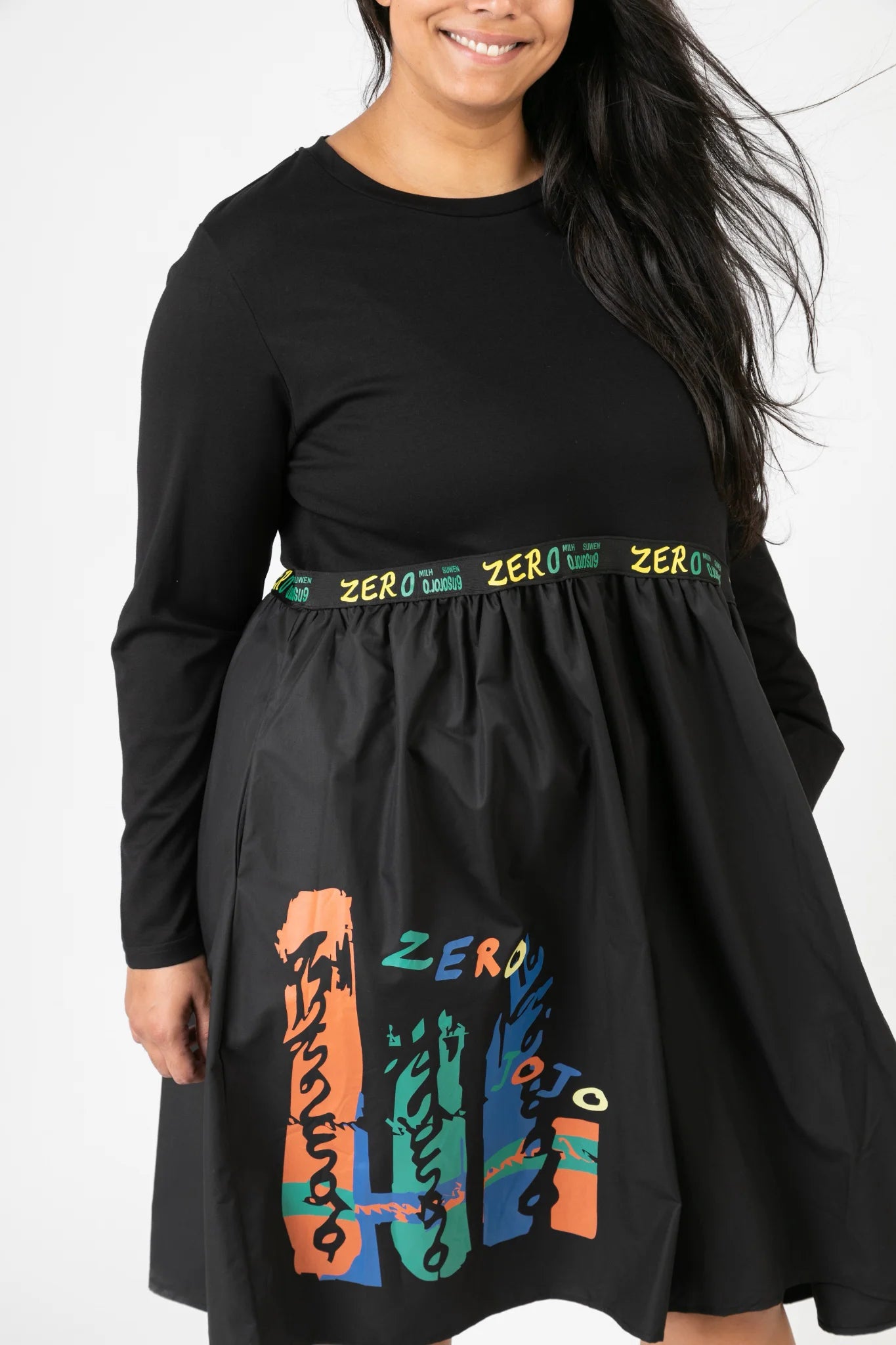  Schickes Kleid in elegantem Schwarz-Multi aus hochwertiger Viskose für Plus Size und Curvy Mode