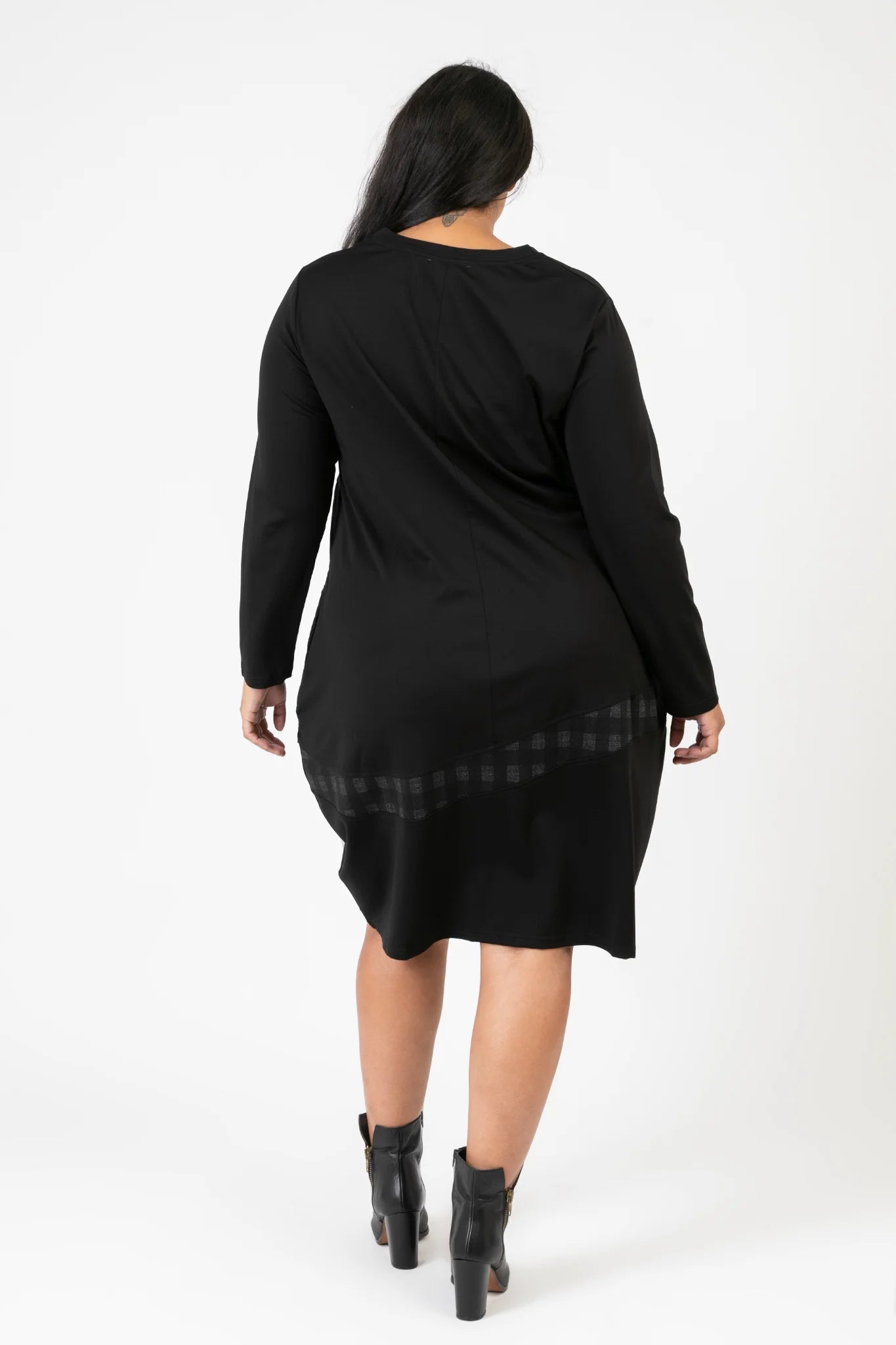  Modernes Ballonkleid in attraktivem Schwarz-Grau-Muster aus hochwertiger Viskose für Plus Size