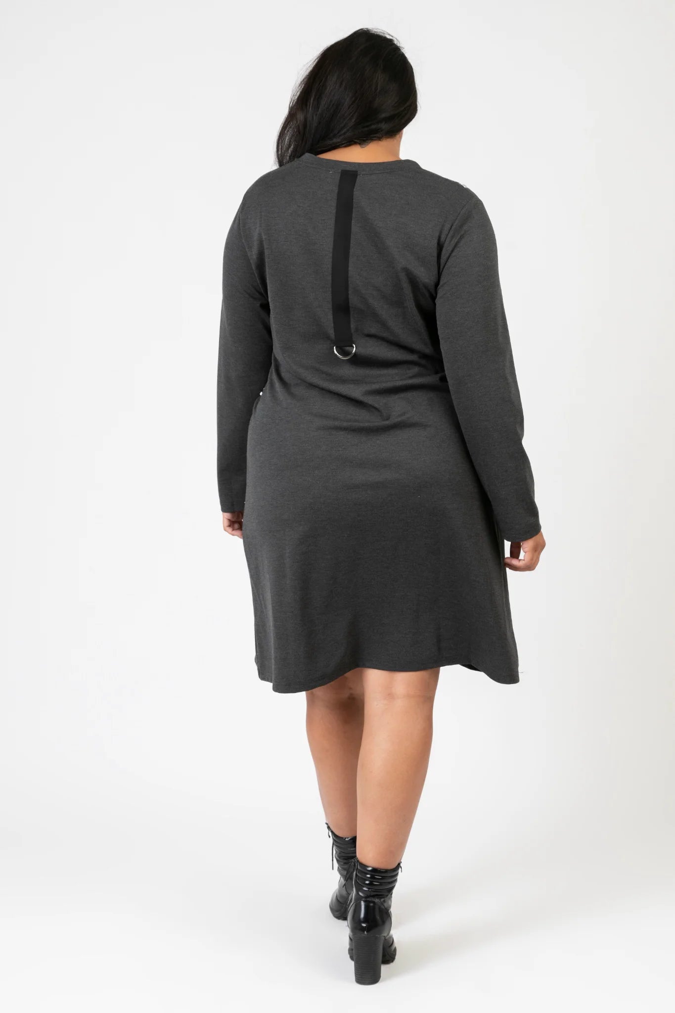  Pomme Rouge Kleid in gerader Form, aus Viskose, C6638, Grau-Schwarz-Weiß, Buchstaben