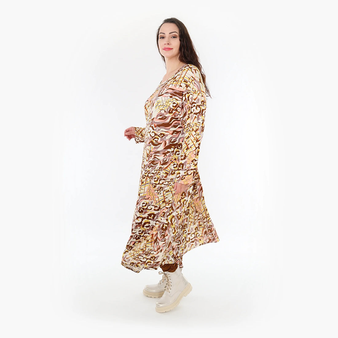  Lässiges Ballonkleid in Cognac mit coolem Muster für einen entspannten Plus Size Look