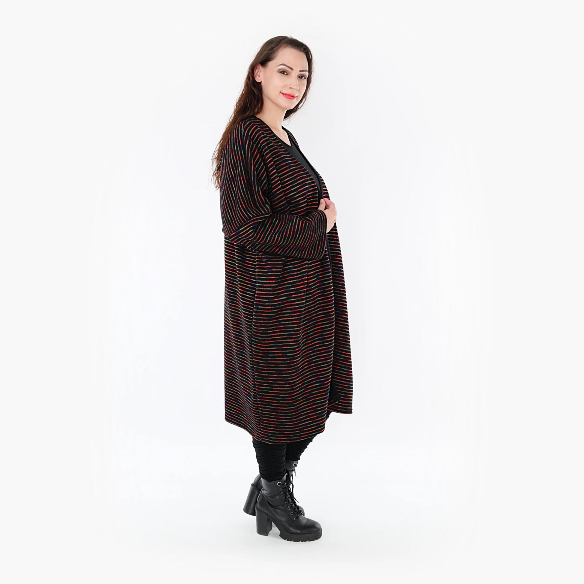  Legerer Oversize-Cardigan aus warmer Wollmischung in Schwarz, Grün und Rot für jeden Anlass