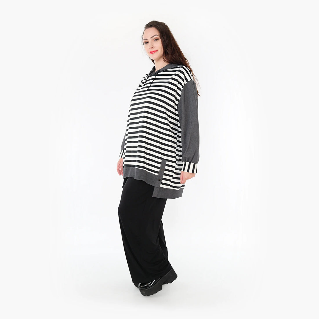  Bigshirt von AKH Fashion aus Viskose in gerader Form, 1366.06988, Grau-Weiß, Schick, Modern