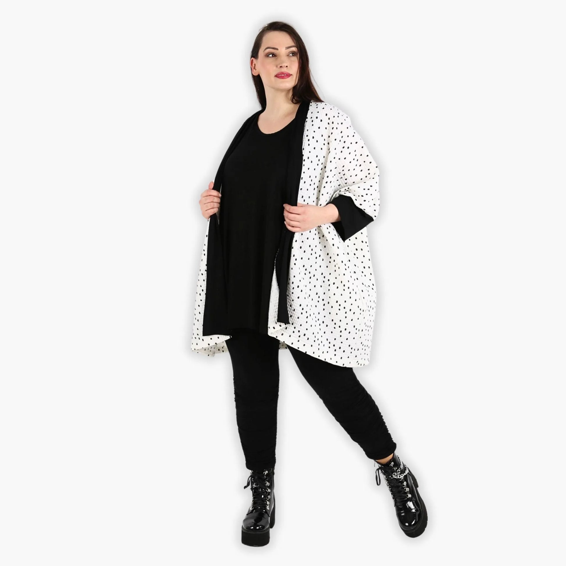  Legerer Cardigan im Lagenlook aus 100% Baumwolle mit Punkten und Waffeloptik für Plus Size Fashion