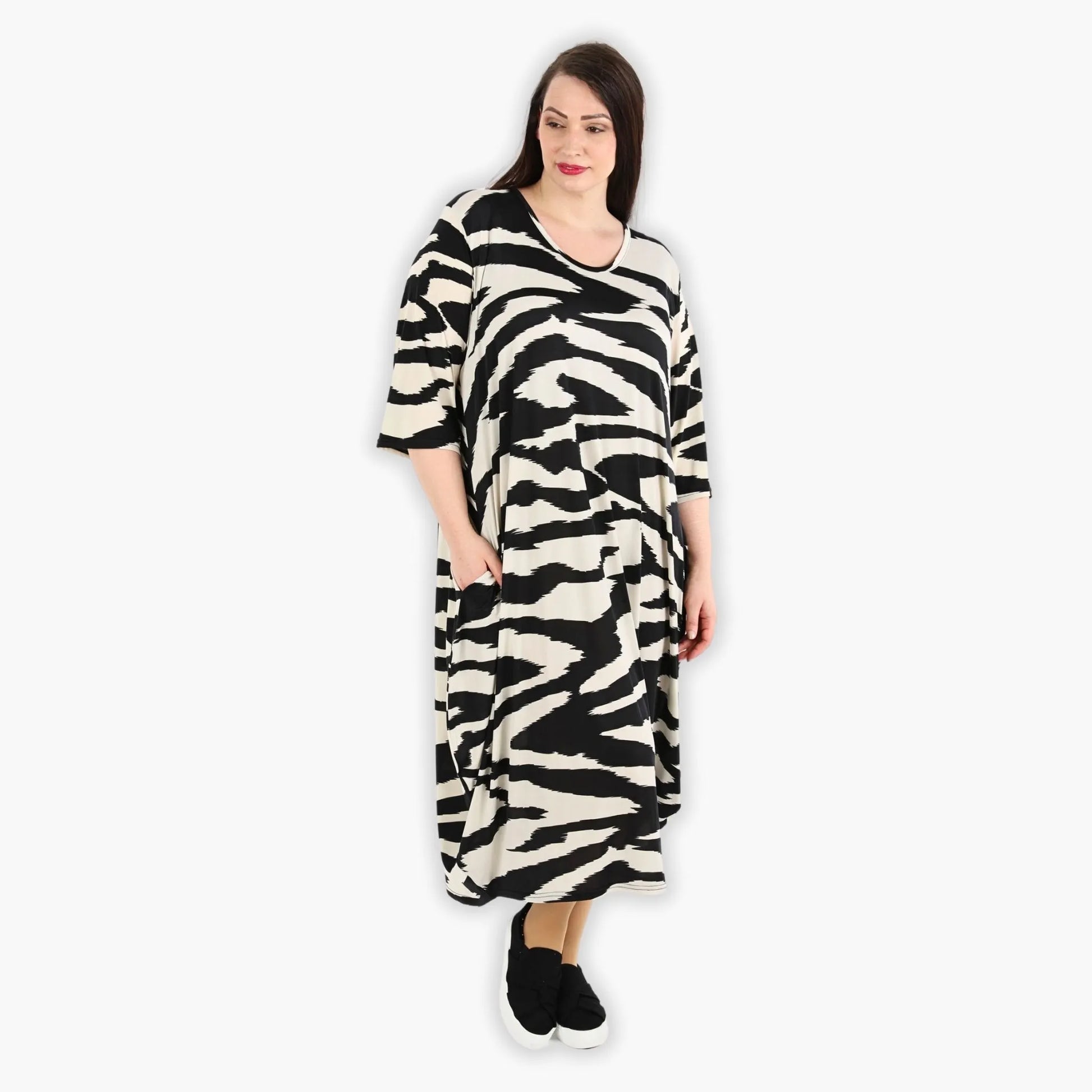  Ballonkleid mit Zebra-Muster in Ecru-Schwarz, lässiger Oversize-Look aus elastischer Viskose