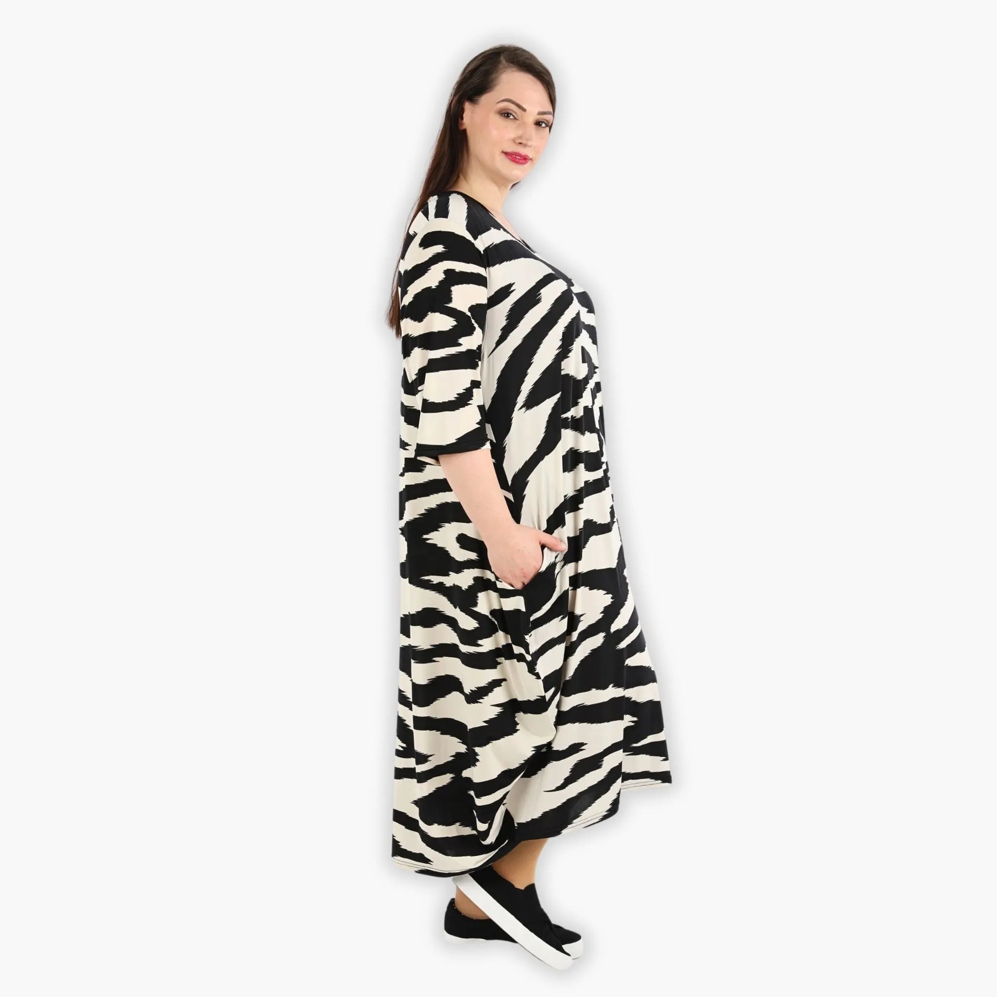  Ballonkleid mit Zebra-Muster in Ecru-Schwarz, lässiger Oversize-Look aus elastischer Viskose