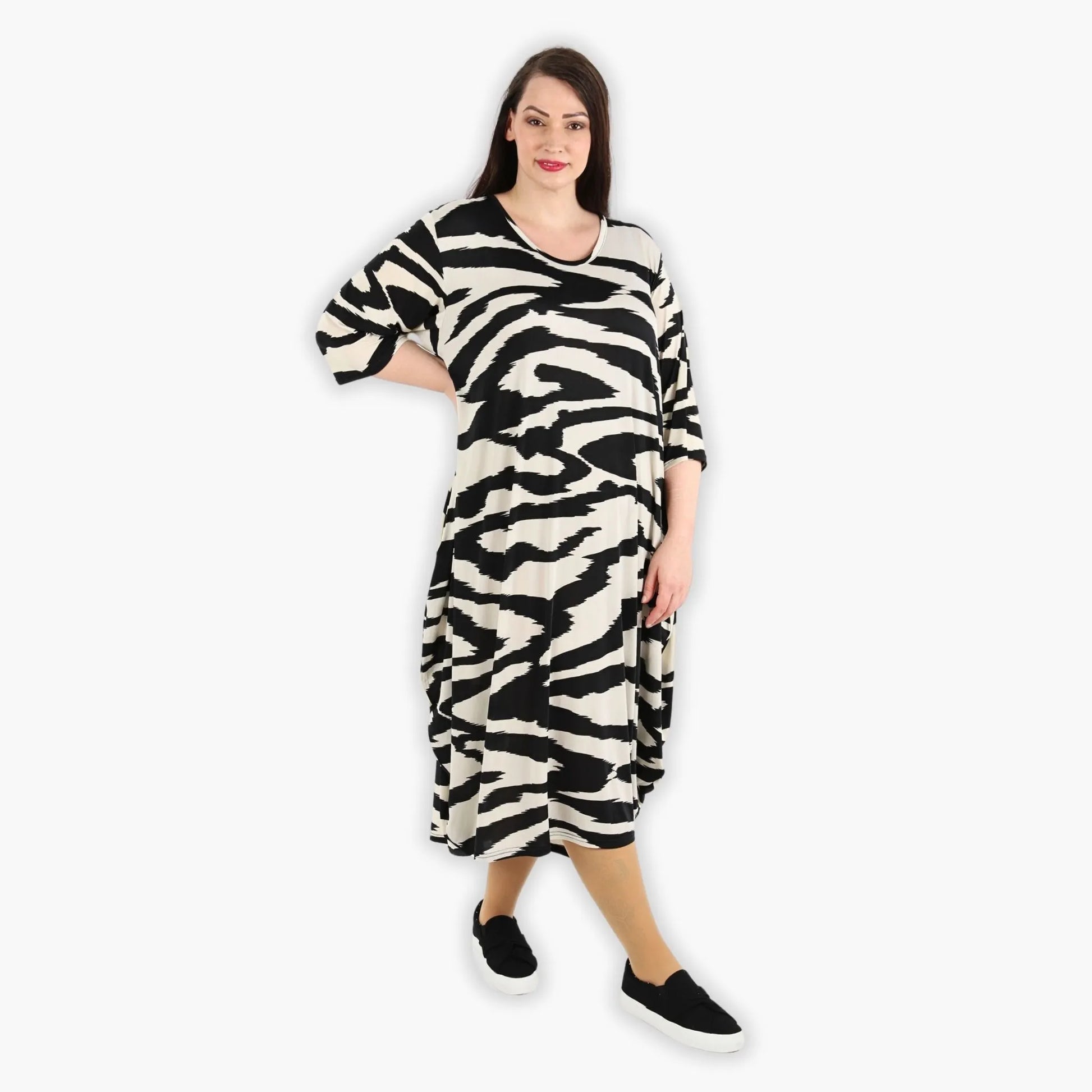  Ballonkleid mit Zebra-Muster in Ecru-Schwarz, lässiger Oversize-Look aus elastischer Viskose