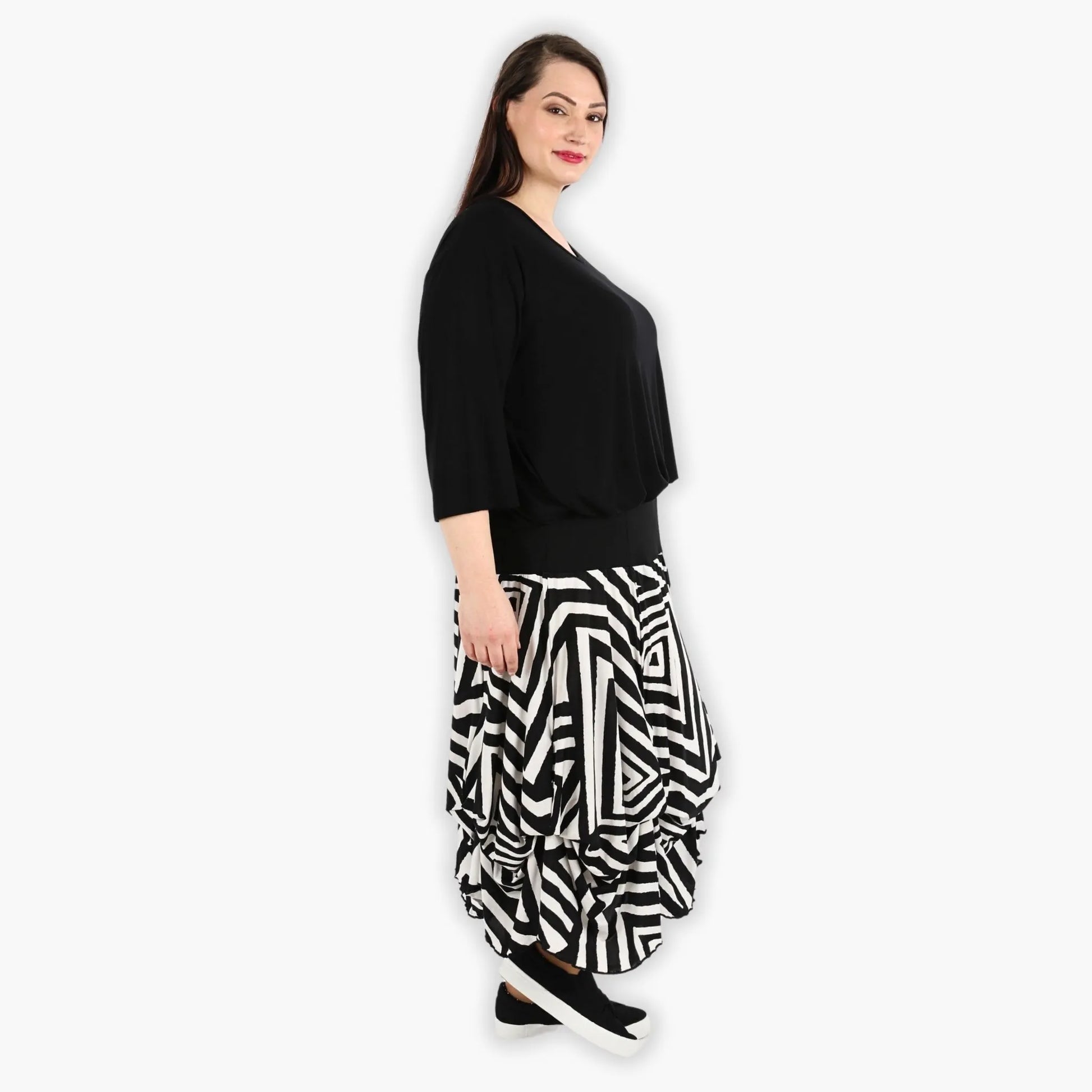  Ballonrock im zeitlosen Aztec-Muster Schwarz-Ecru aus elastischem Viskose Slinky-Stoff für Plus Size Fashion