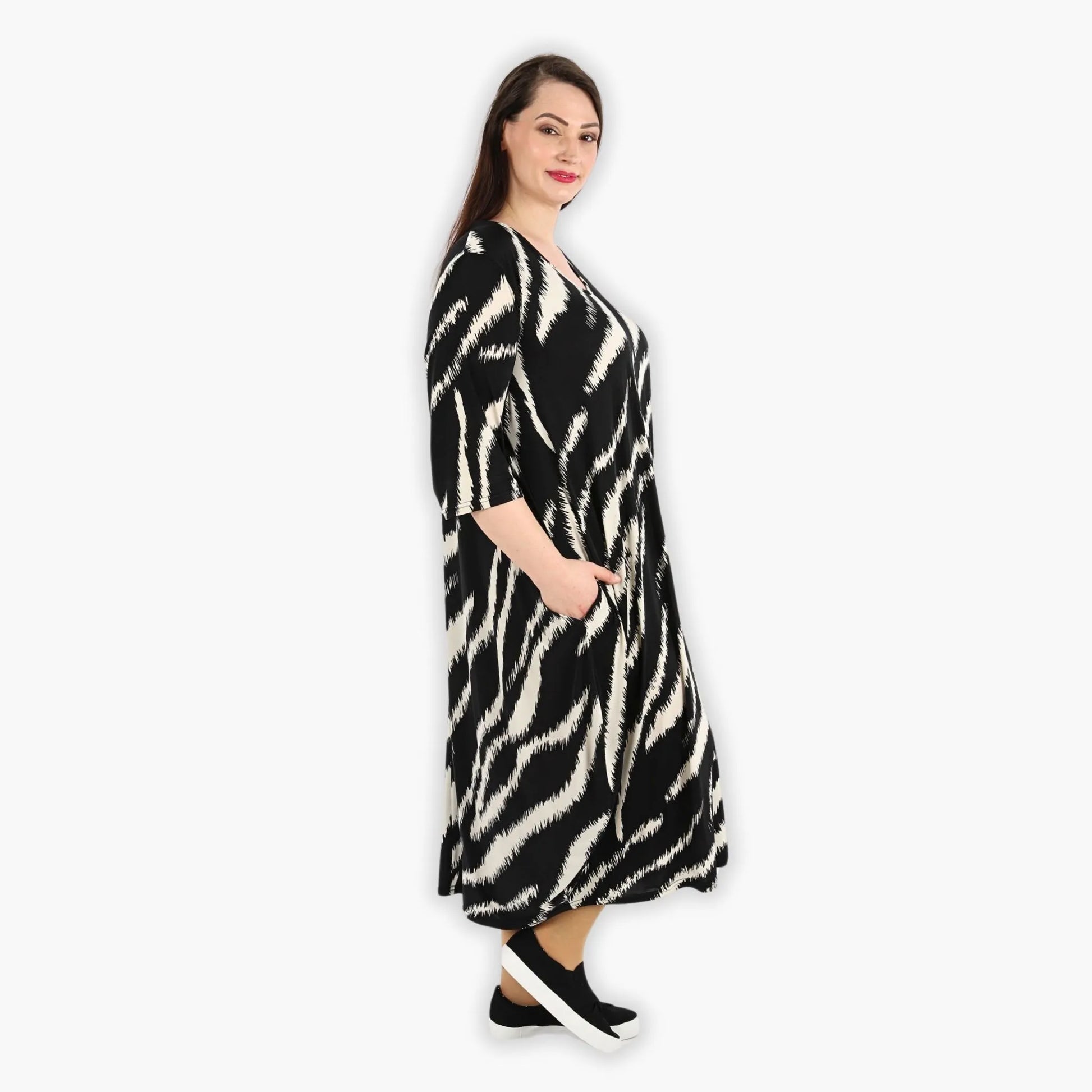  Ballonkleid im ausgefallenen Zebra-Muster Schwarz-Ecru, ideal für Plus Size, bequem und stilvoll