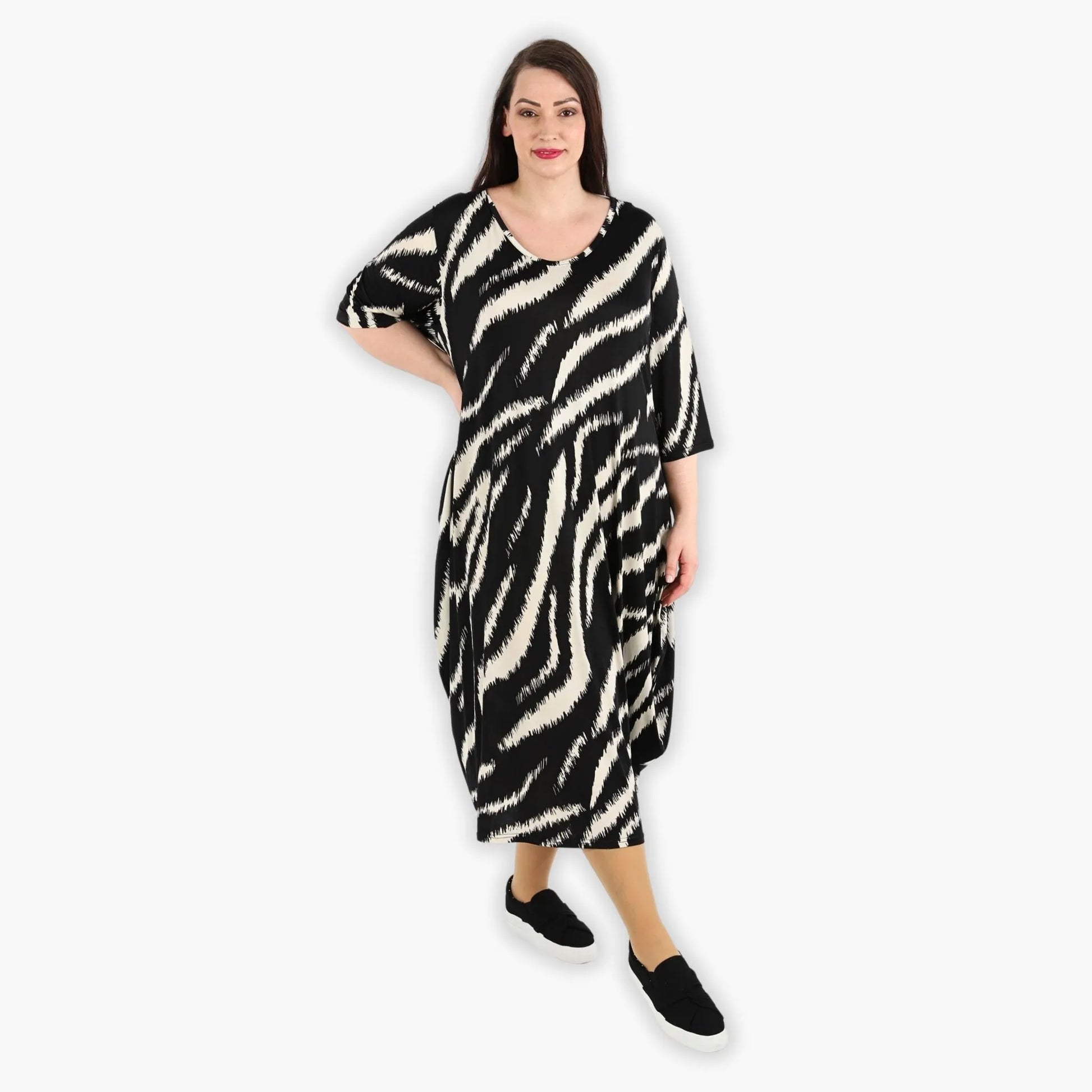  Ballonkleid im ausgefallenen Zebra-Muster Schwarz-Ecru, ideal für Plus Size, bequem und stilvoll