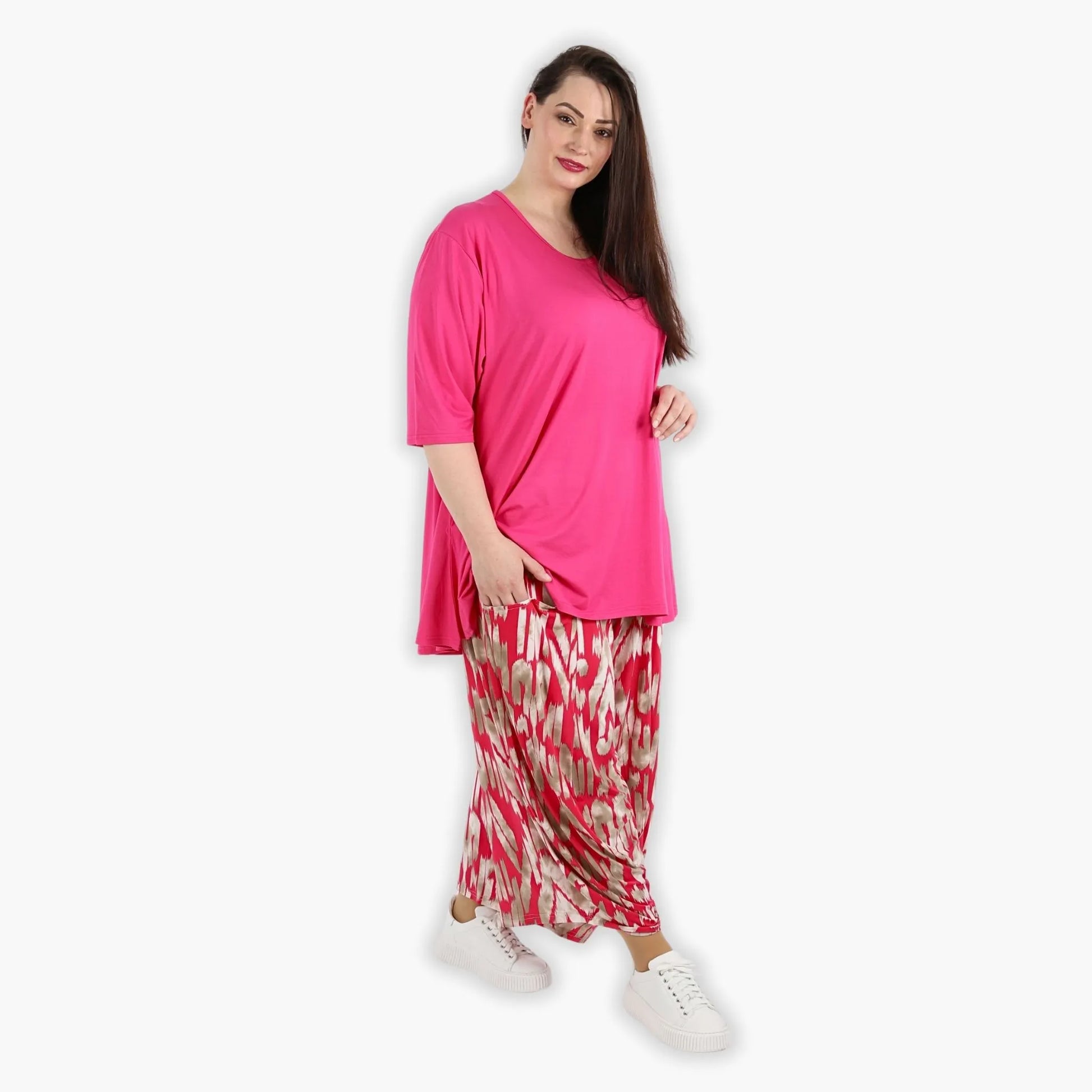  Lässige Ballonhose mit fuchsia-beigem Grafikmuster aus leichtem Viskose-Slinky für plus Size