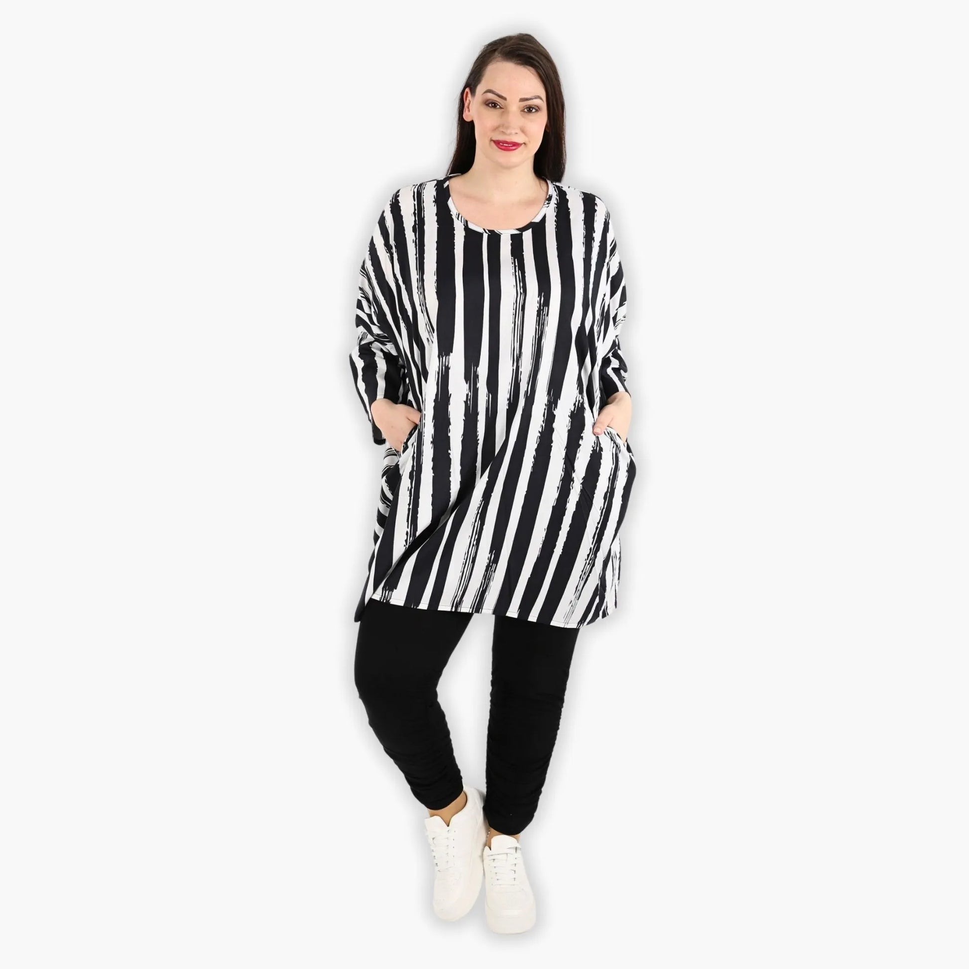  Oversize Big Shirt in klassischem Schwarz-Weiß mit 3/4-Ärmeln und praktischen Nahttaschen