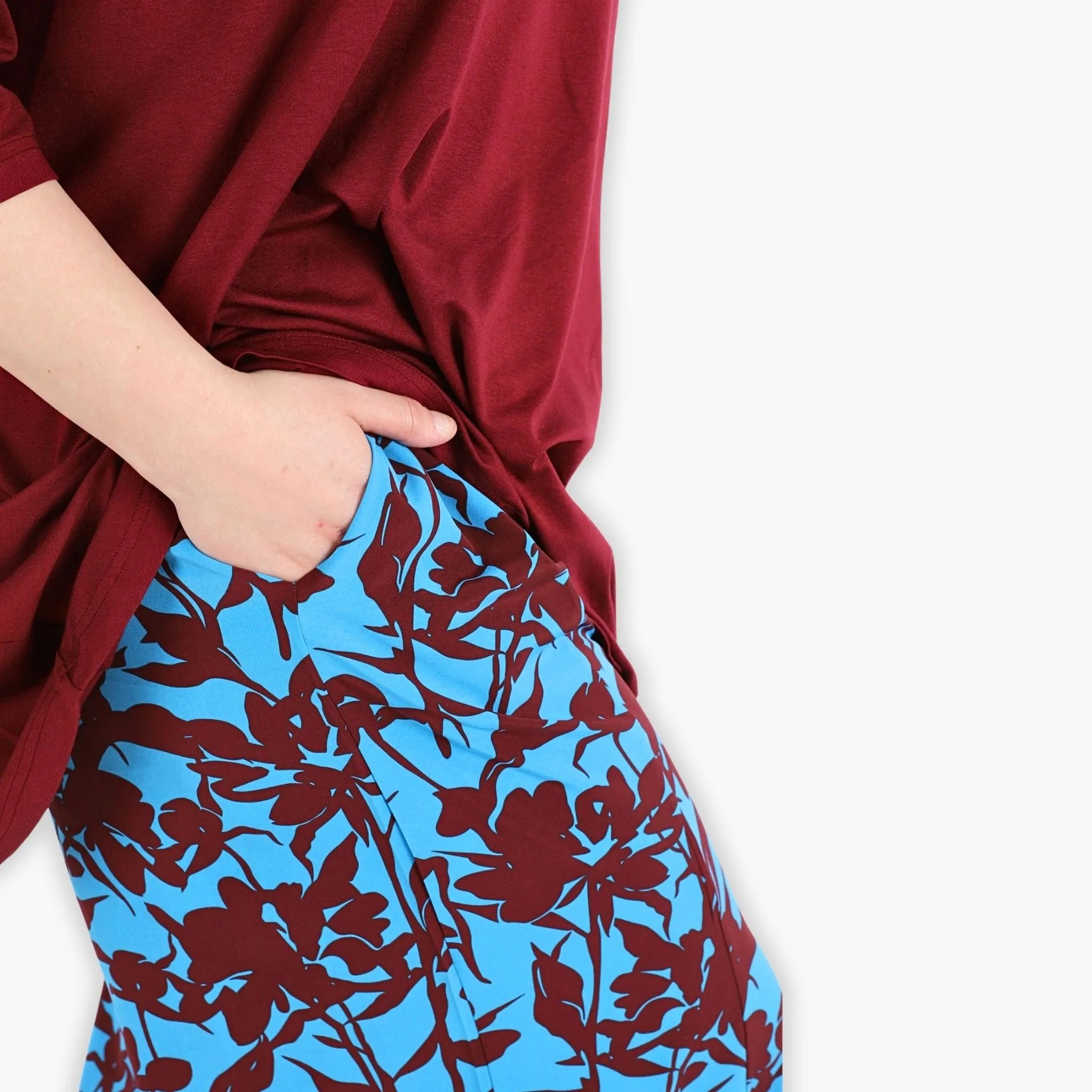  AKH Fashion Hose in gerader Form, aus Viskose, 1304.06927, Maroon-Blau, Blumen, Schick