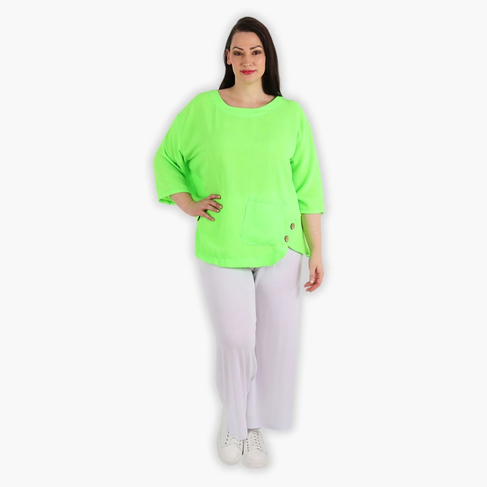  Lässiges kastiges Shirt in neongrün mit Taschen und Holzknöpfen für trendige Plus Size Styles