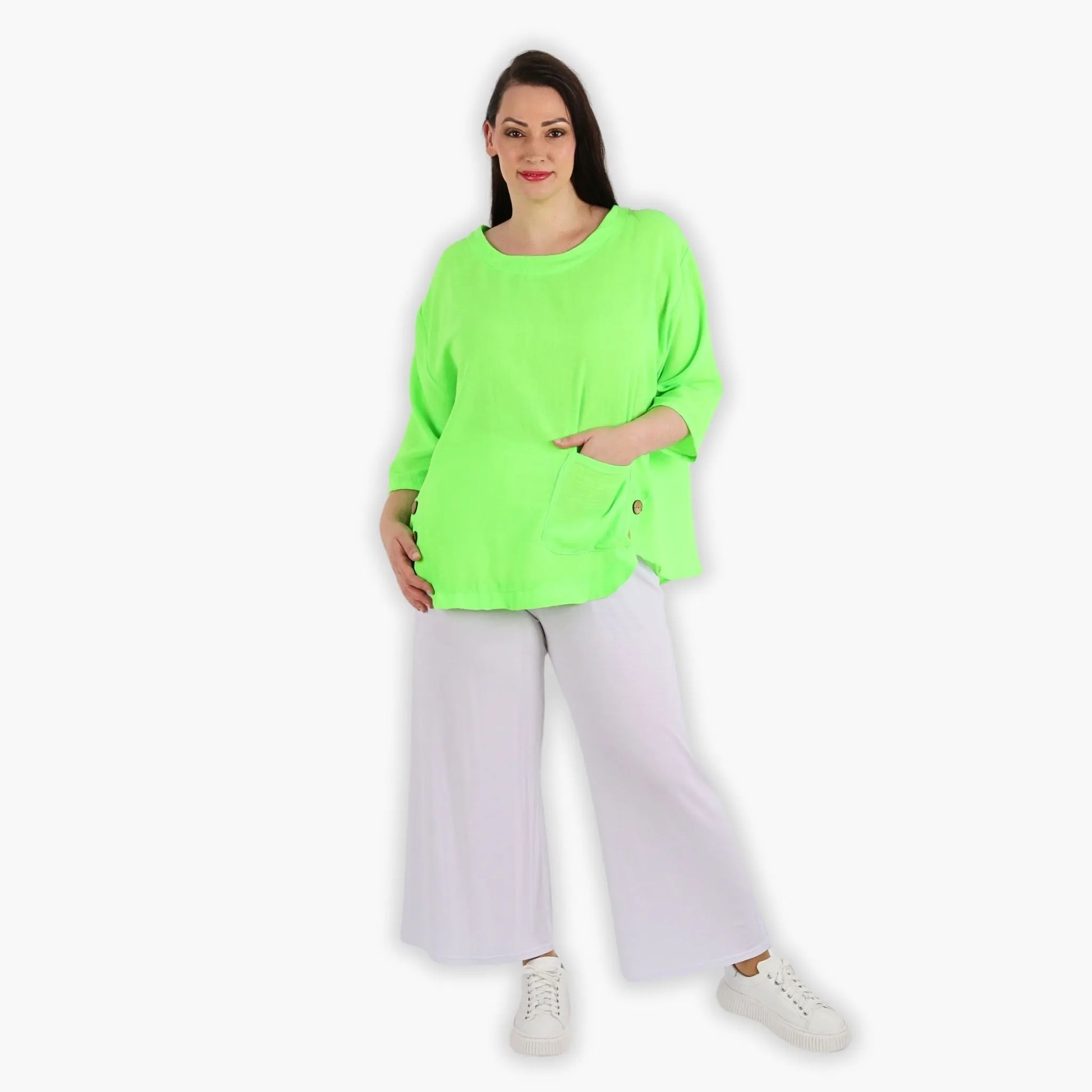  Lässiges kastiges Shirt in neongrün mit Taschen und Holzknöpfen für trendige Plus Size Styles