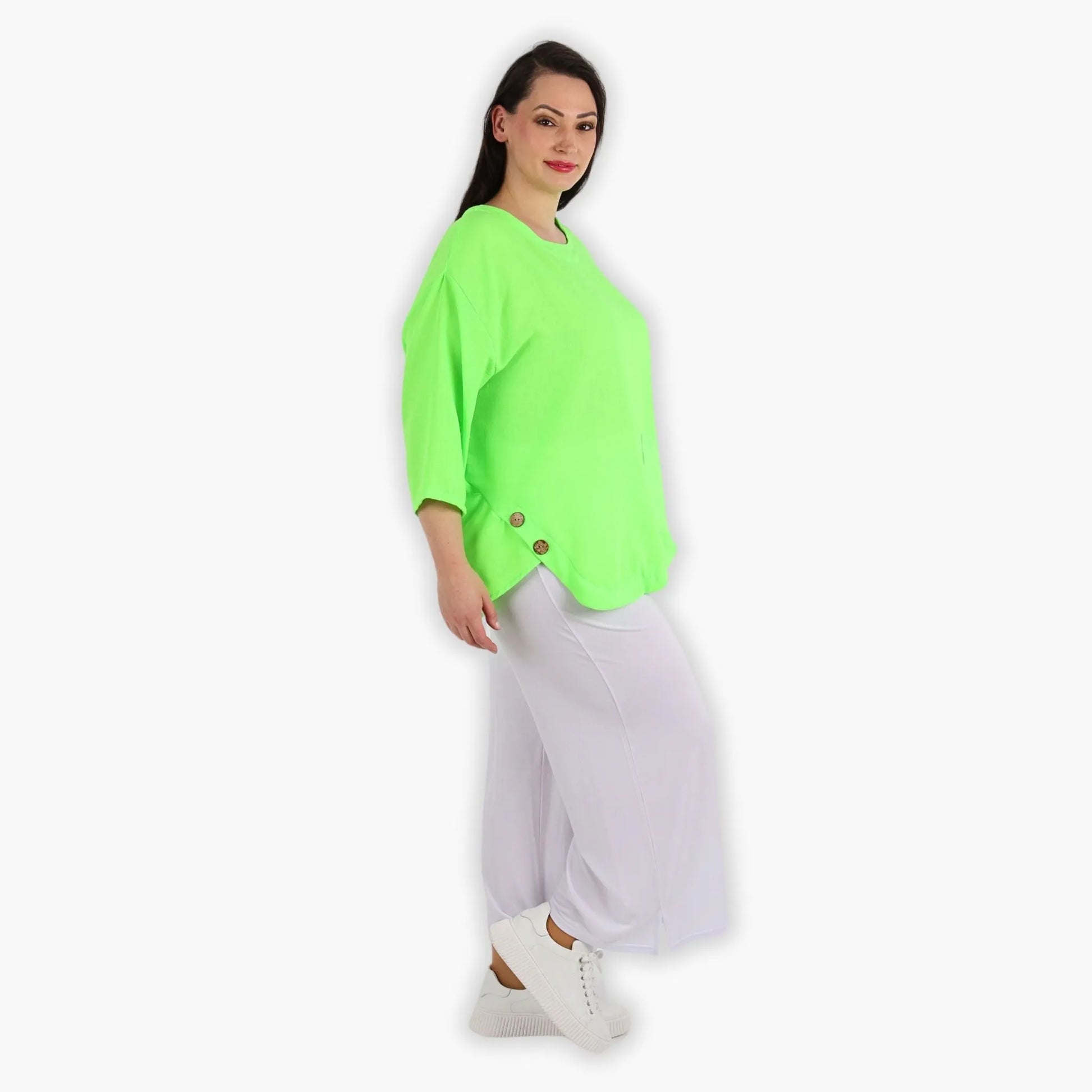  Lässiges kastiges Shirt in neongrün mit Taschen und Holzknöpfen für trendige Plus Size Styles