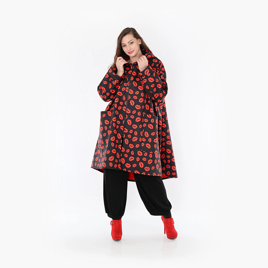  Modischer Vokuhila-Mantel in Schwarz-Rot aus softem Polyester für Plus Size und Curvy Mode