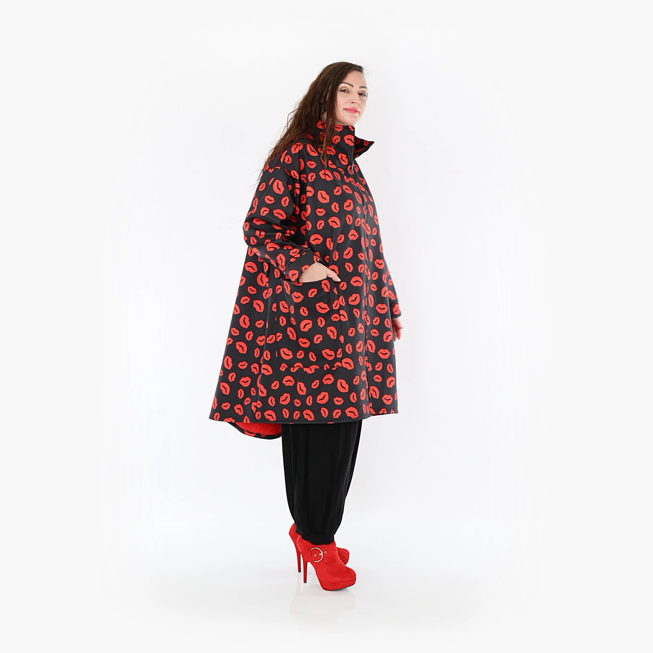  AKH Fashion Mantel in Vokuhila-Form, aus Polyester, 1379.02276, Schwarz-Rot, Muster