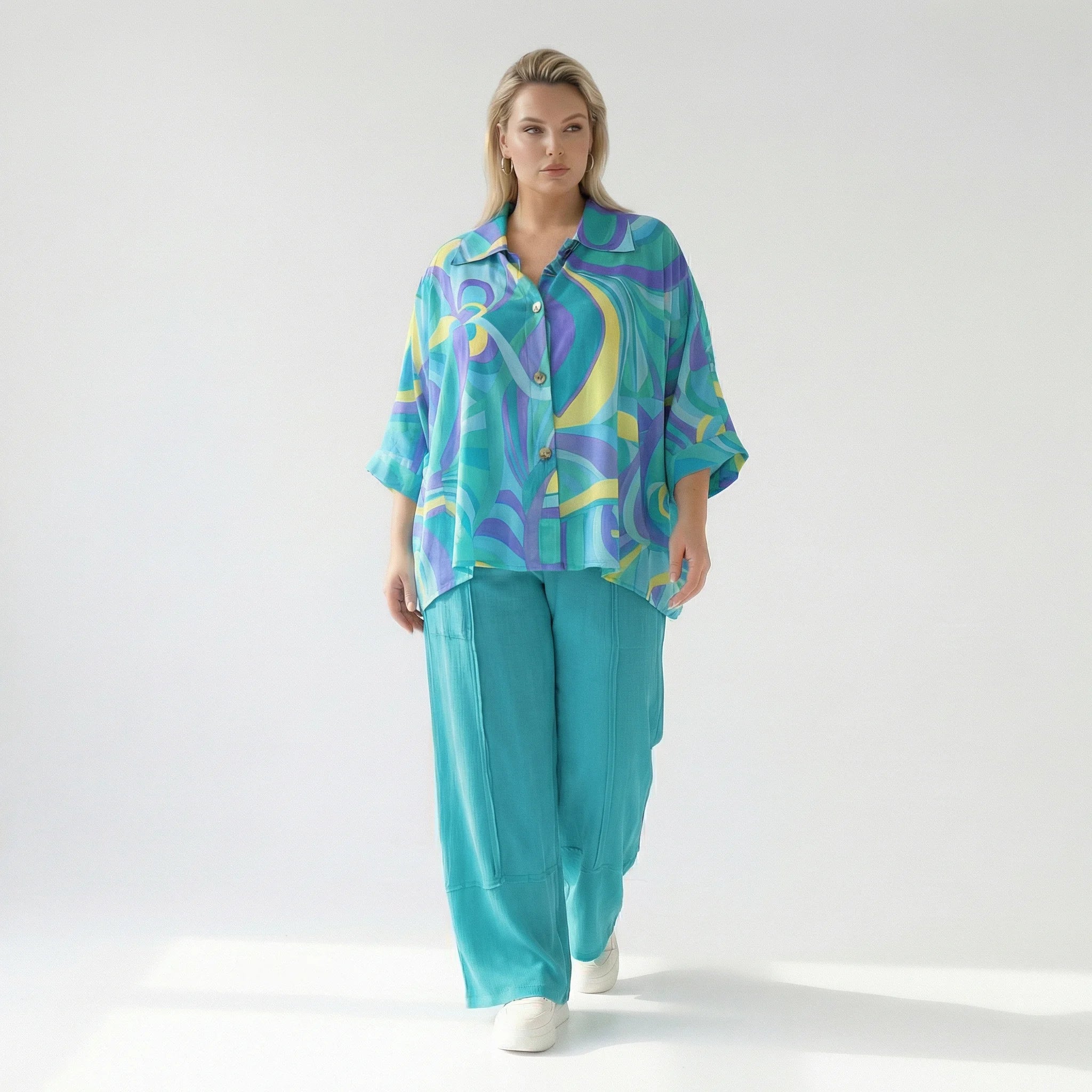 AKH Fashion Bluse in gerundeter Form, aus Baumwolle, 1508.07092, Grün/Multi, Abstrakt