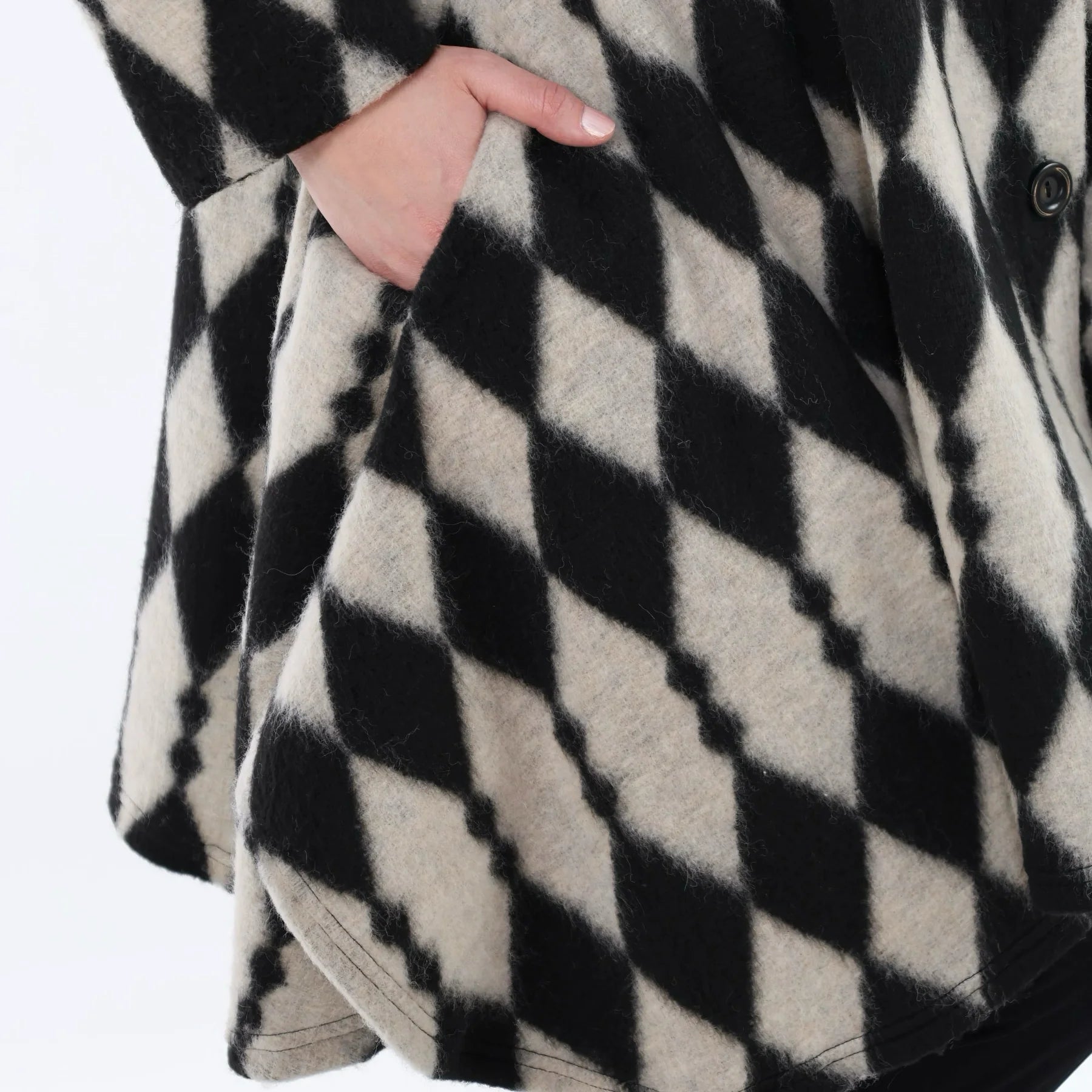  Jacke von AKH Fashion aus Materialmix, 1538.05458, Ecru/Schwarz, Raute, Ausgefallen