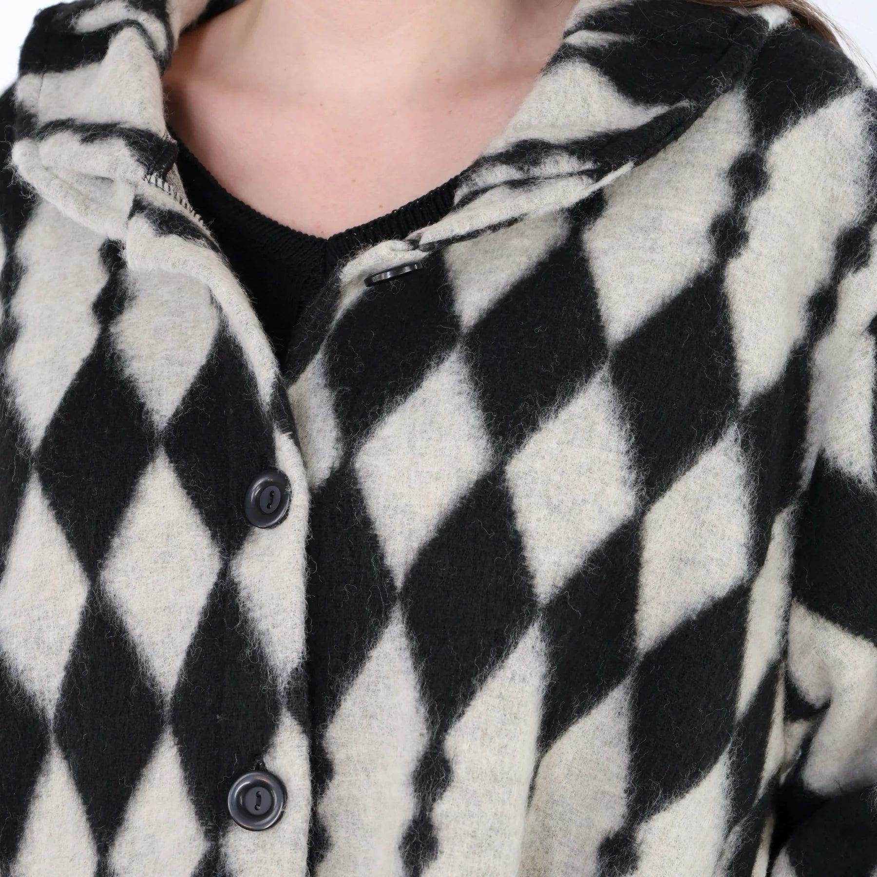  Jacke von AKH Fashion aus Materialmix, 1538.05458, Ecru/Schwarz, Raute, Ausgefallen