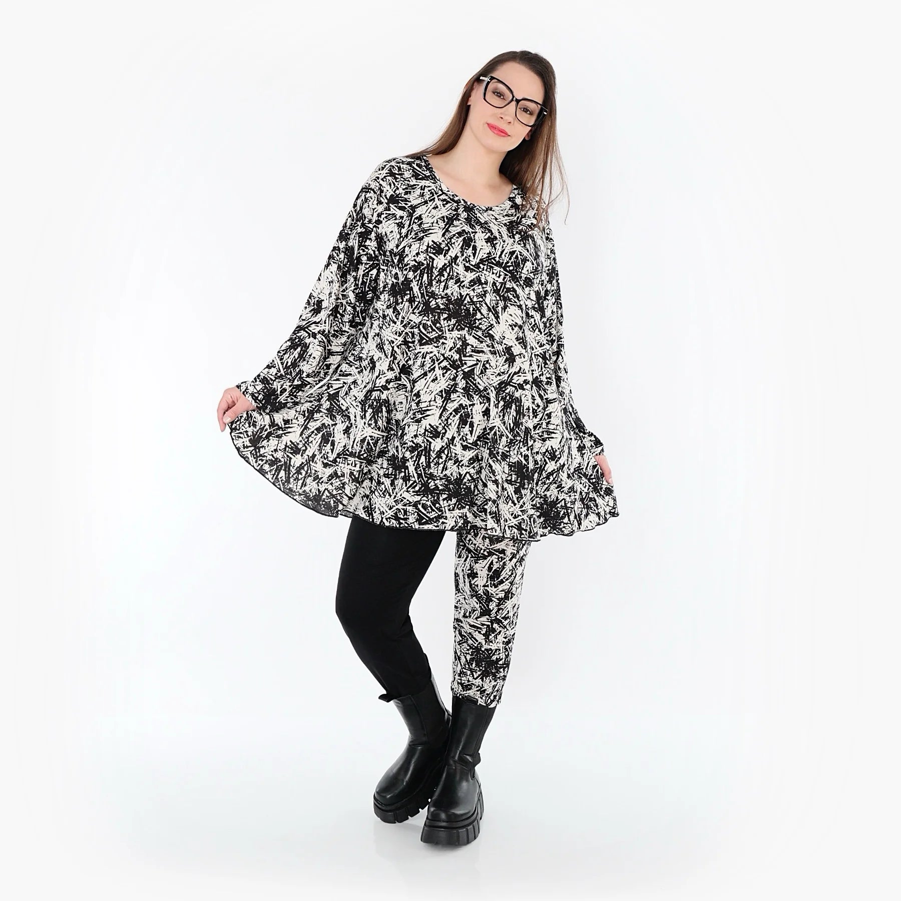  AKH Fashion Shirt in Glocken-Form, aus Viskose, 1559.01892, Schwarz/Weiß, Abstrakt, Schick