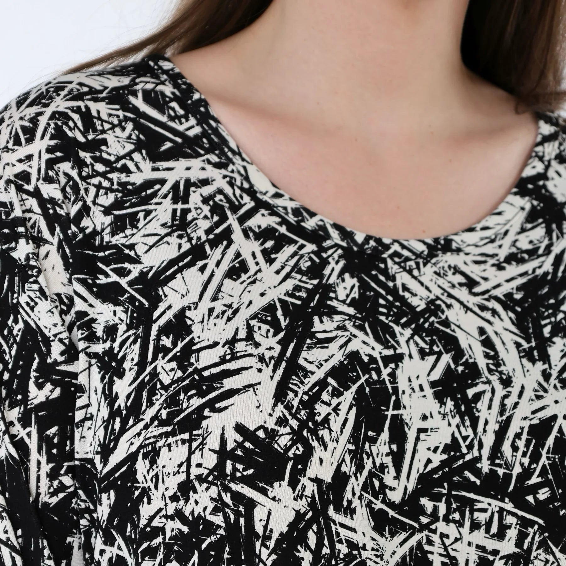  AKH Fashion Shirt in Glocken-Form, aus Viskose, 1559.01892, Schwarz/Weiß, Abstrakt, Schick