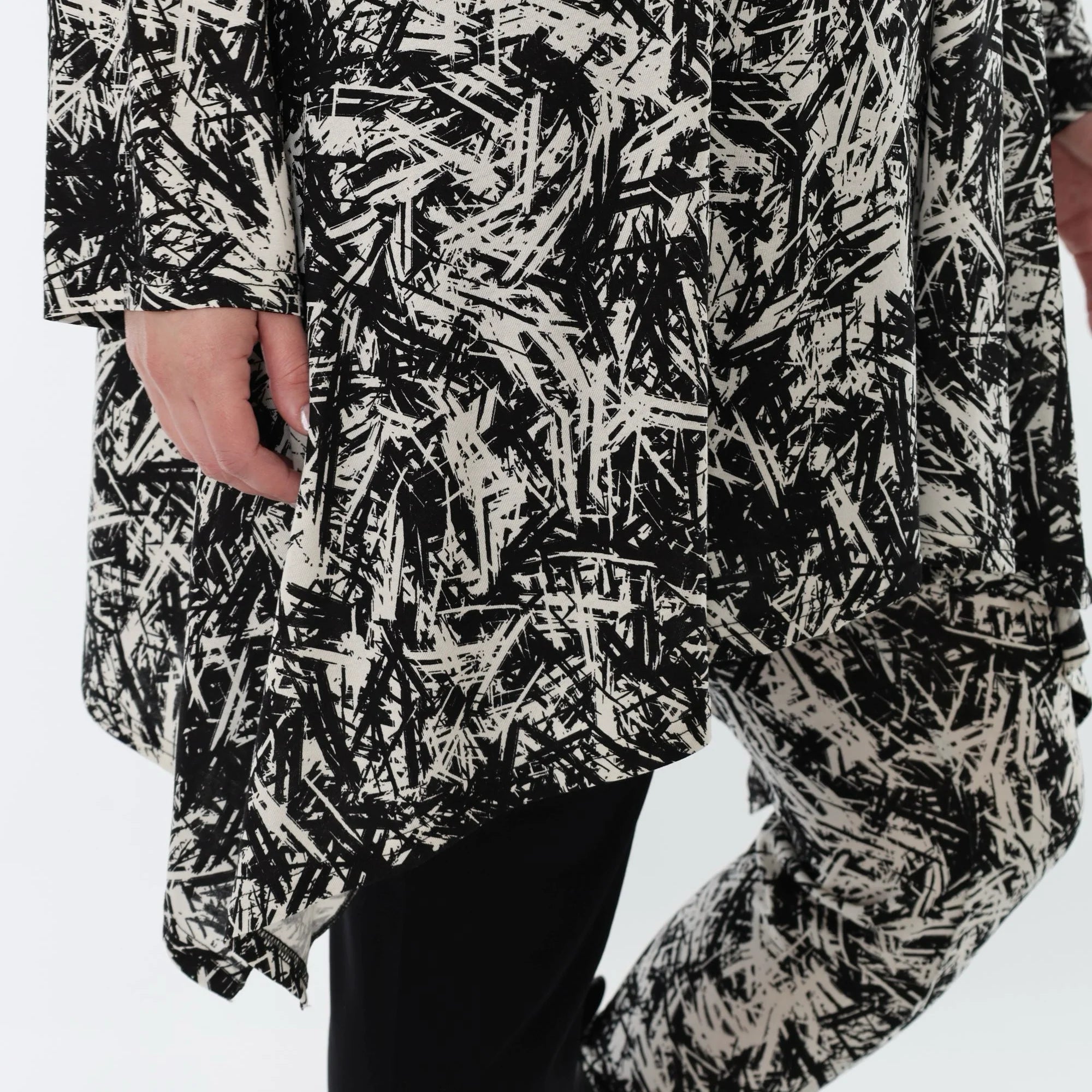  A-Form Bigshirt von AKH Fashion aus Viskose, 1559.03371, Schwarz/Weiß, Abstrakt, Ausgefallen