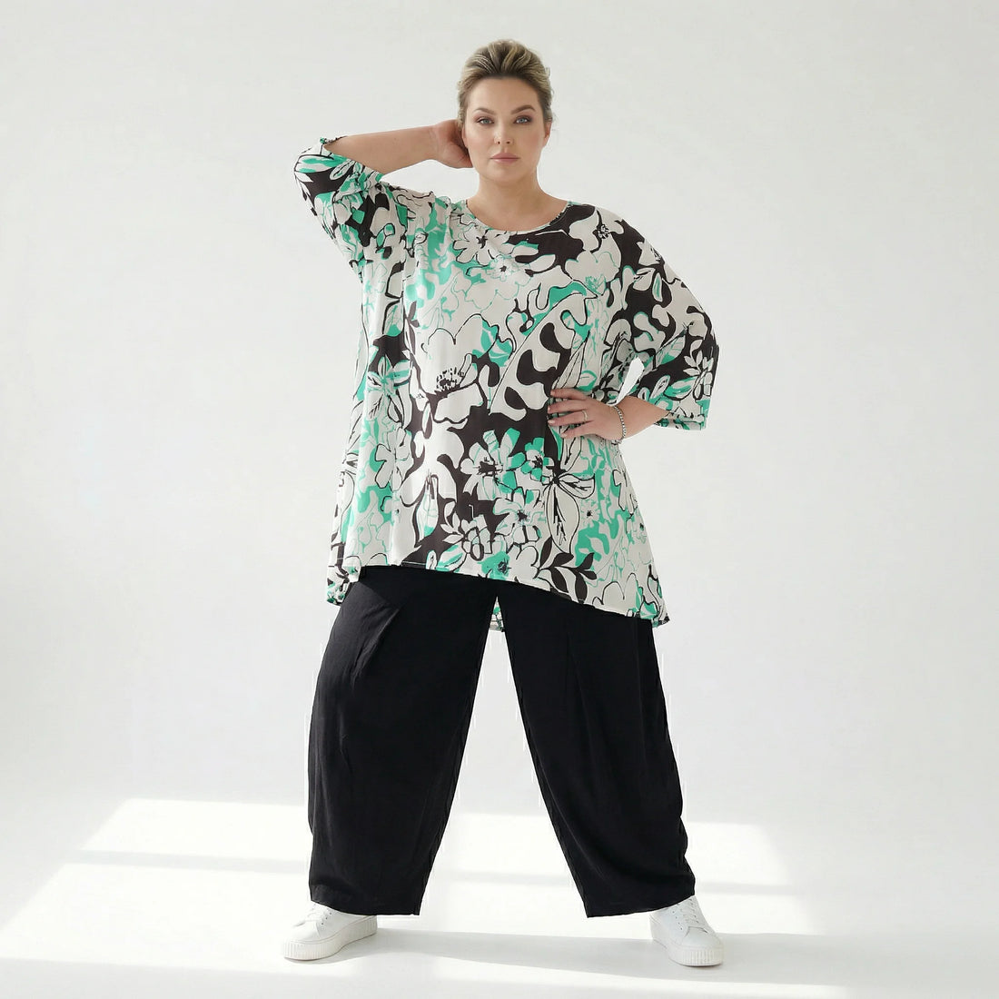  A-Form Bigshirt von AKH Fashion aus Viskose, 1574.00593, Weiß/Schwarz/Grün, Blumen, Schick