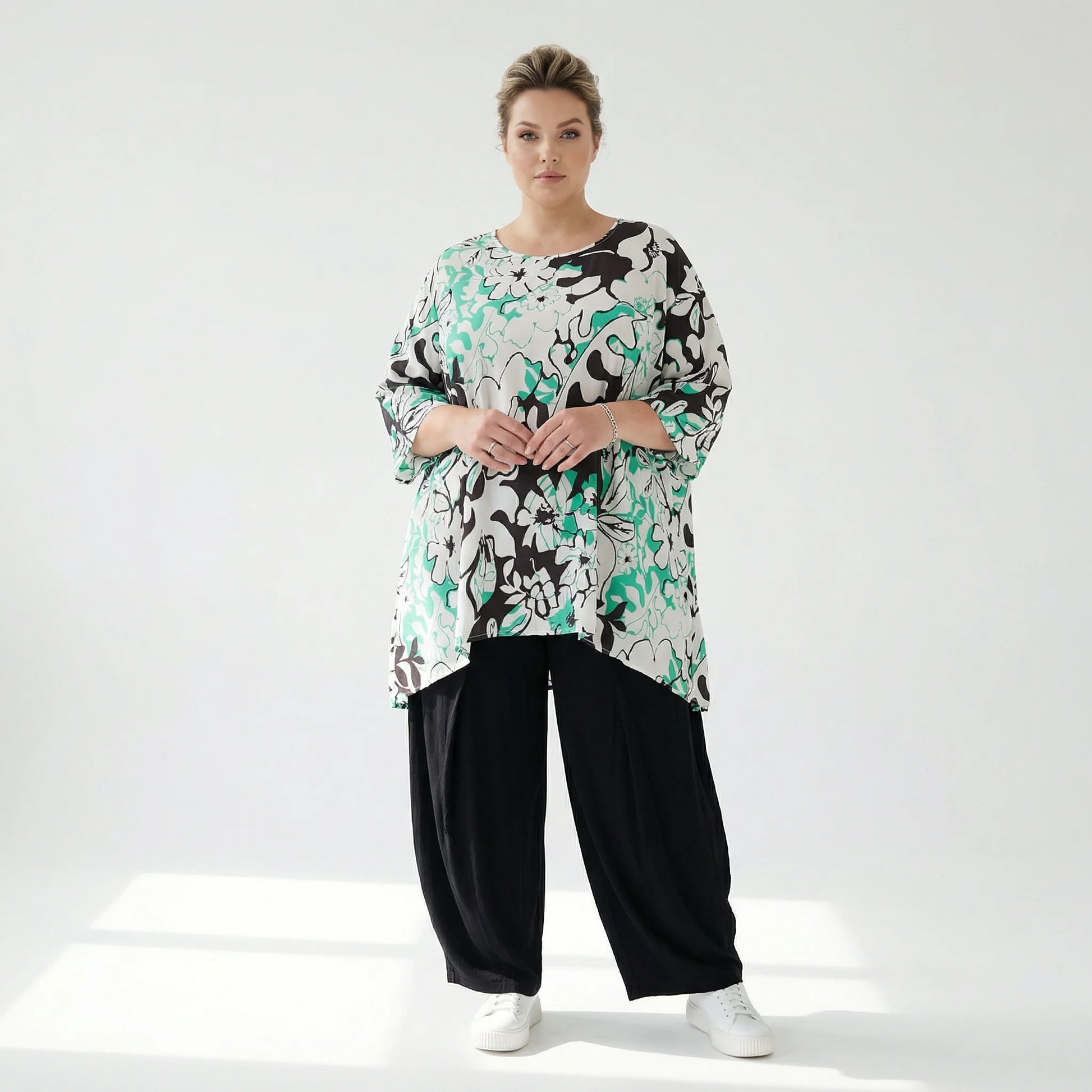  A-Form Bigshirt von AKH Fashion aus Viskose, 1574.00593, Weiß/Schwarz/Grün, Blumen, Schick