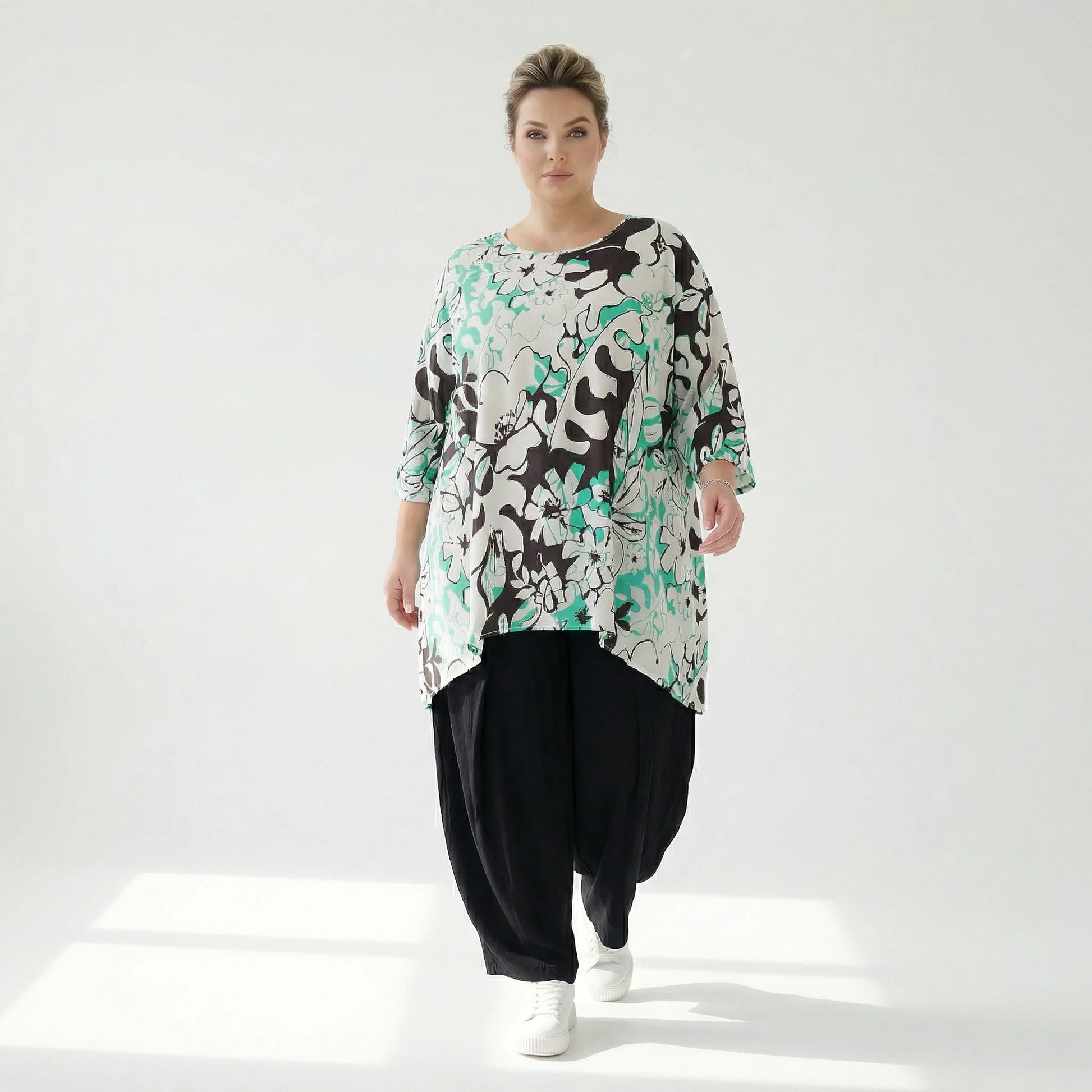  A-Form Bigshirt von AKH Fashion aus Viskose, 1574.00593, Weiß/Schwarz/Grün, Blumen, Schick