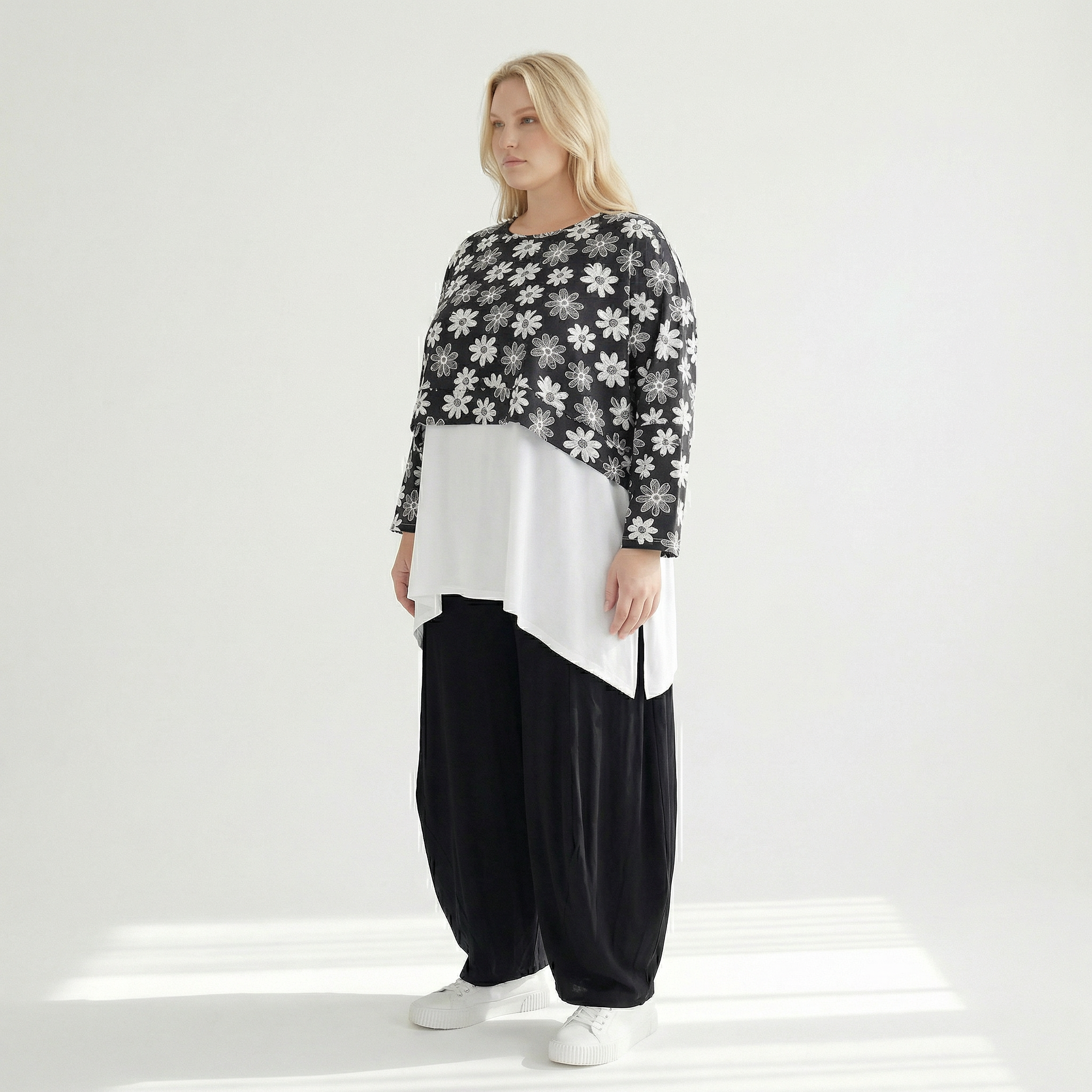 AKH Fashion Überwurf in kastiger Form, aus Viskose, 1575.07011, Schwarz/Weiß, Blumen