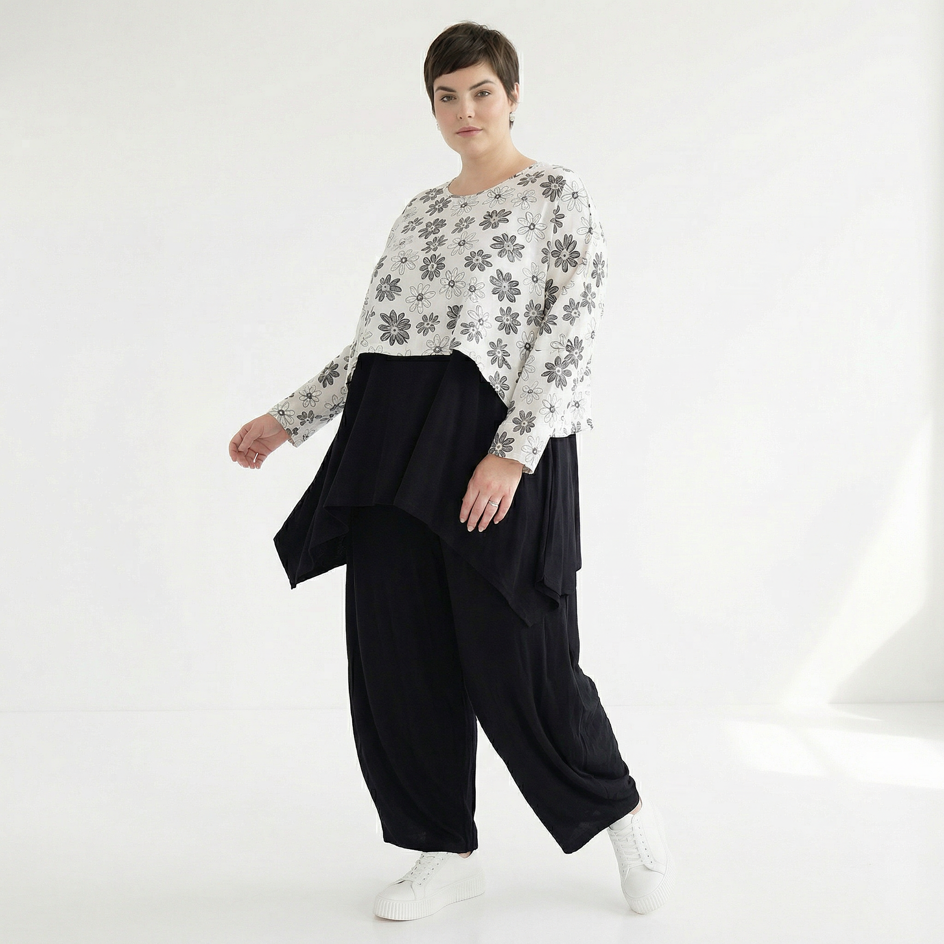 AKH Fashion Überwurf in kastiger Form, aus Viskose, 1575.07011, Weiß/Schwarz, Blumen