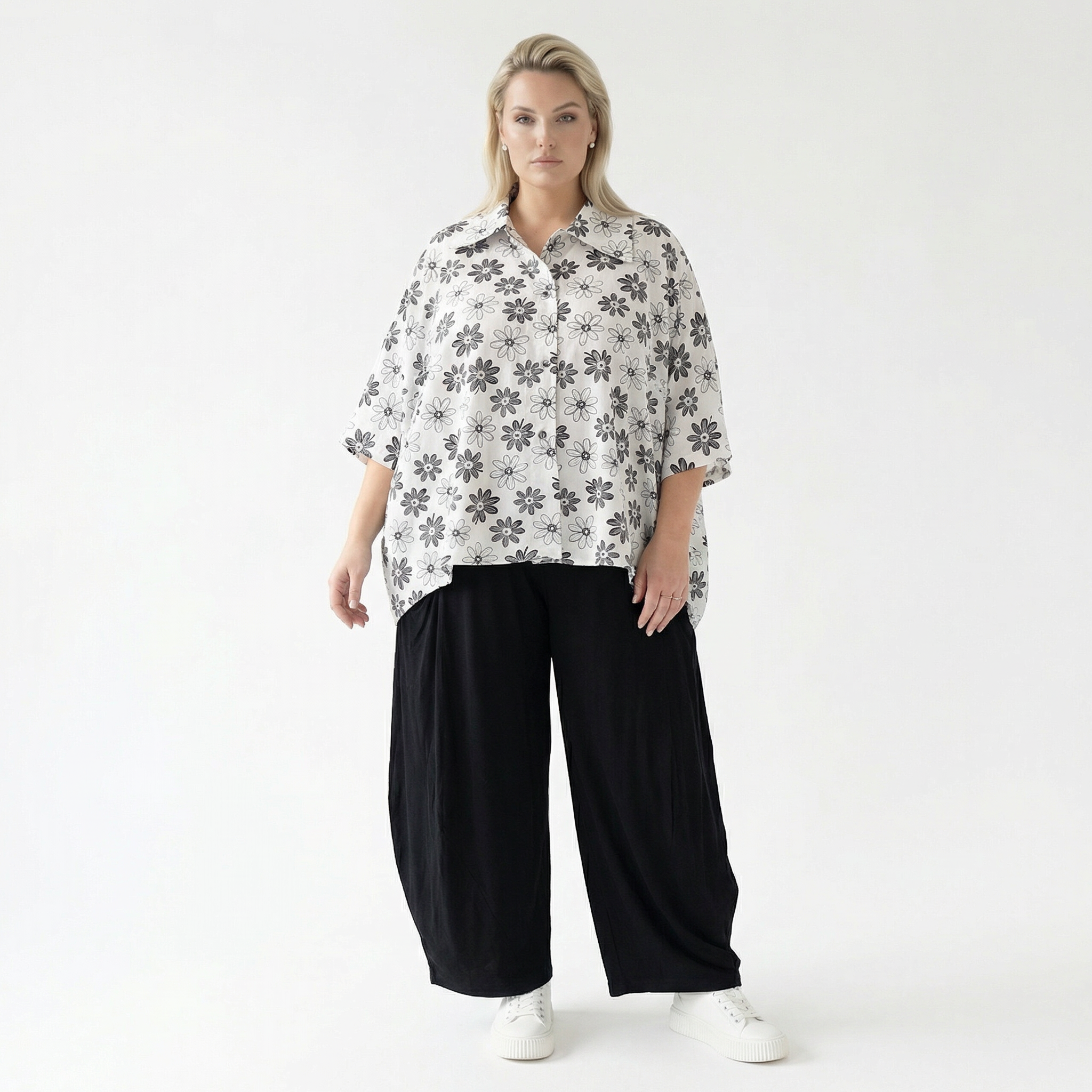 AKH Fashion Jacke in gerundeter Form, aus Viskose, 1575.07092, Weiß/Schwarz, Blumen