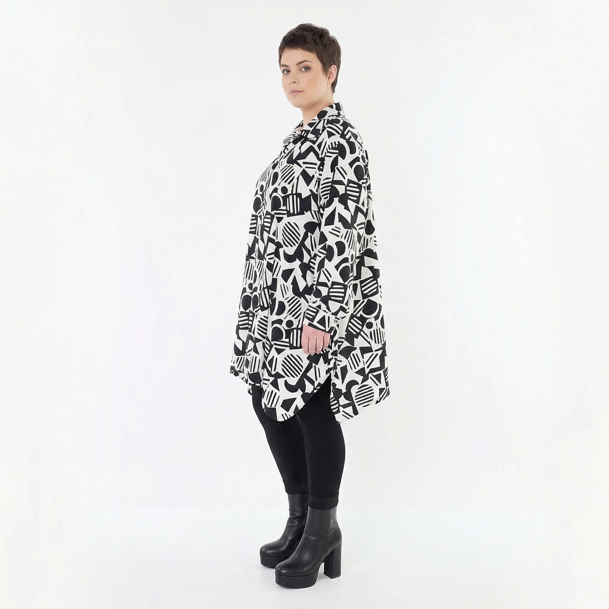 Ausgefallene Oversize Jacke im modernen Lagenlook mit stretchigem Traveller Material, Weiß/Schwarz