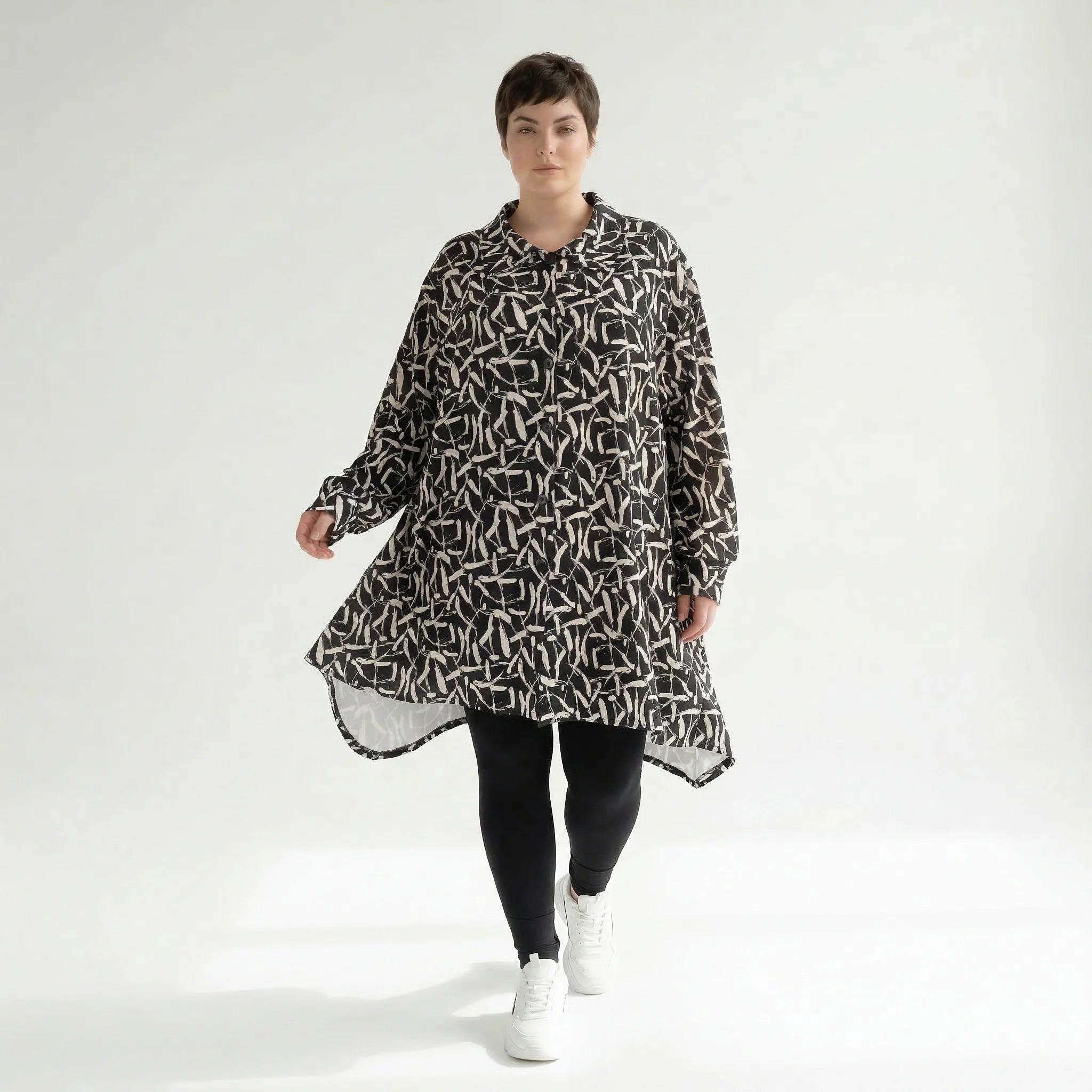 Ausgefallene Oversize Jacke in A-Form aus stretchig weichem Material im Lagenlook, Schwarz/Weiß