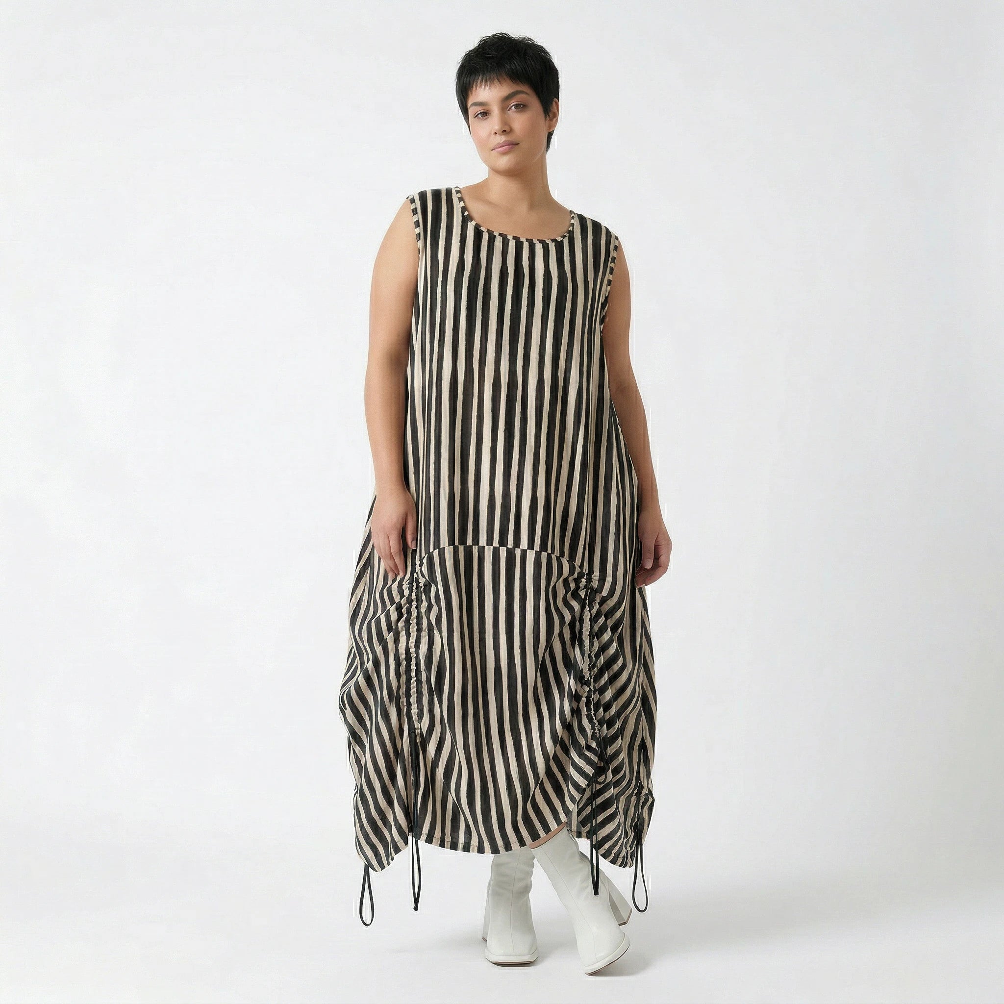 Luftiges Oversize Ballonkleid mit raffiniertem Lagenlook und zeitlosen Blockstreifen , Schwarz/Weiß