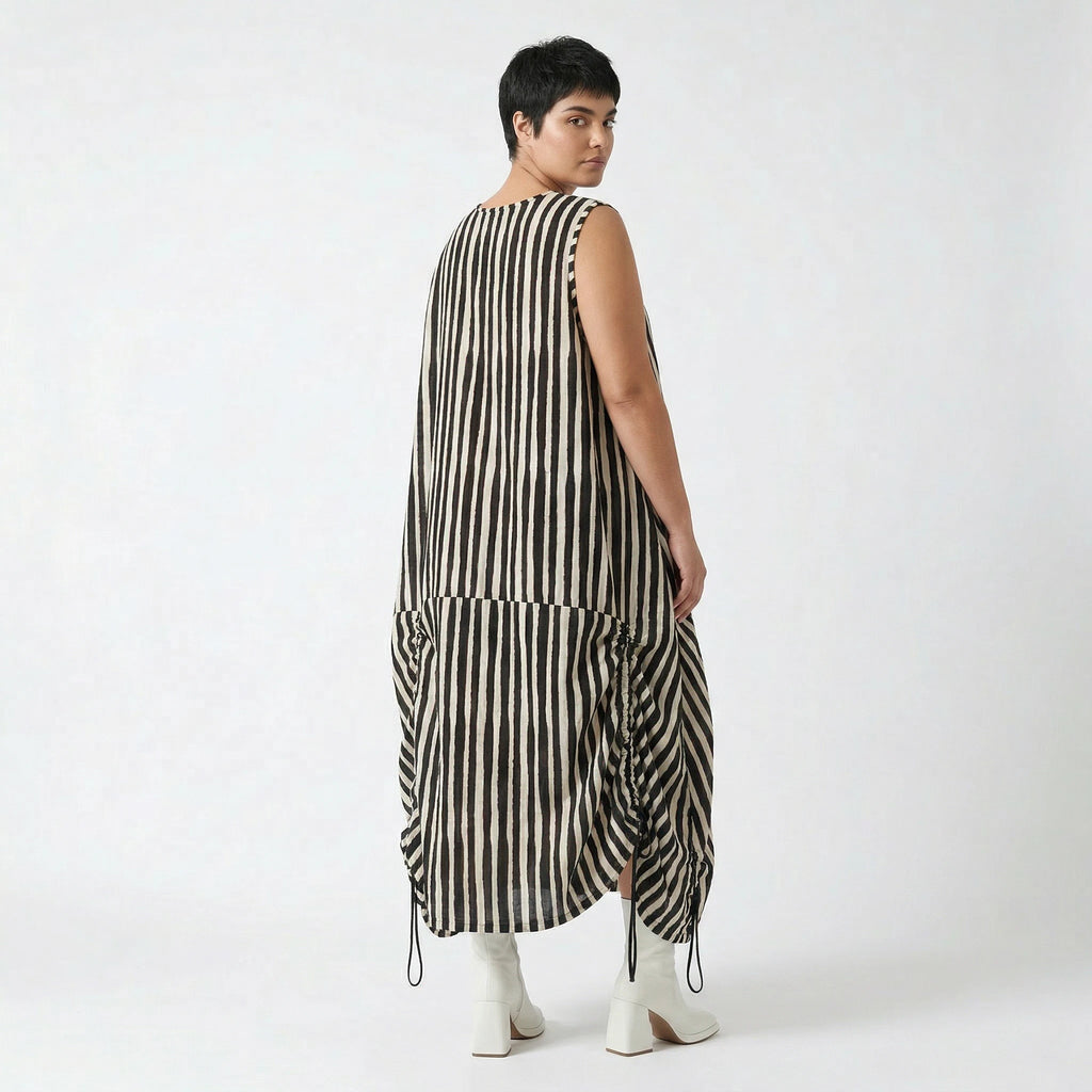 Luftiges Oversize Ballonkleid mit raffiniertem Lagenlook und zeitlosen Blockstreifen , Schwarz/Weiß