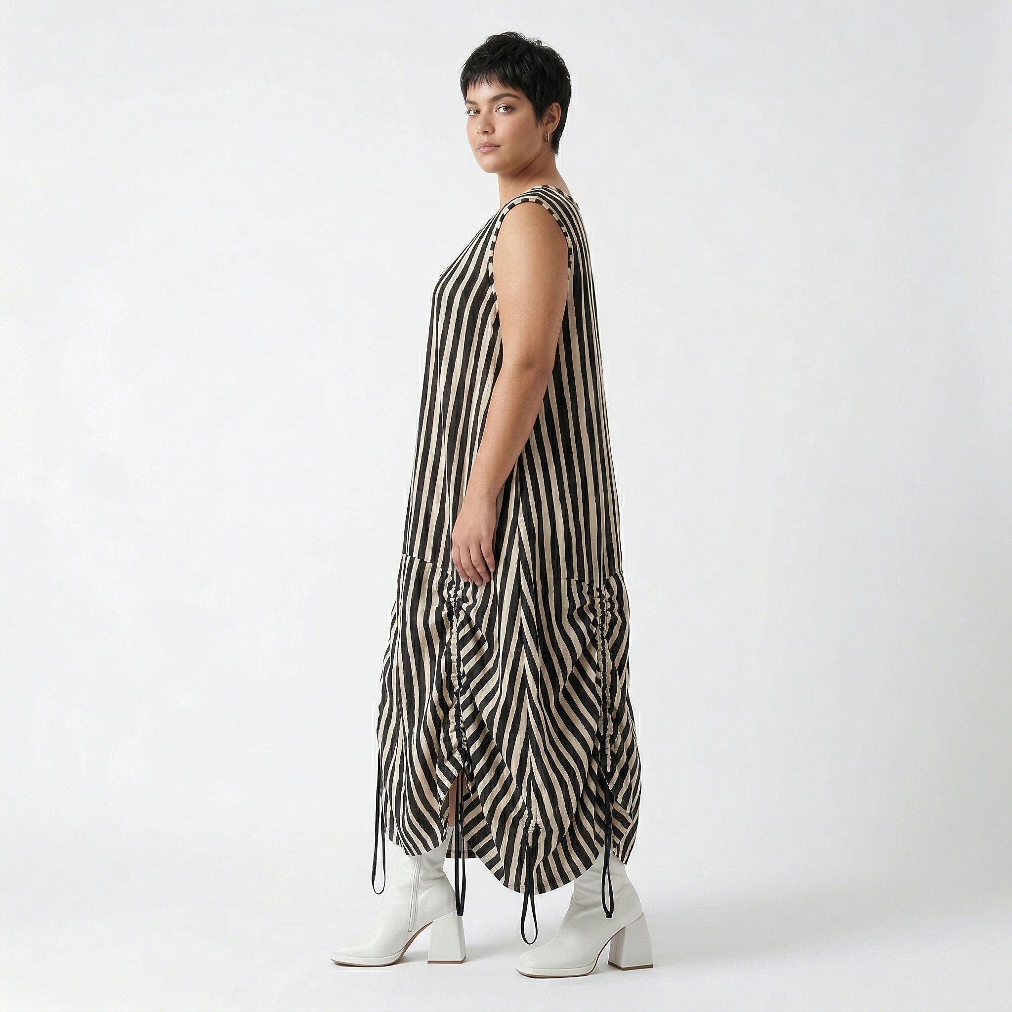 Luftiges Oversize Ballonkleid mit raffiniertem Lagenlook und zeitlosen Blockstreifen , Schwarz/Weiß