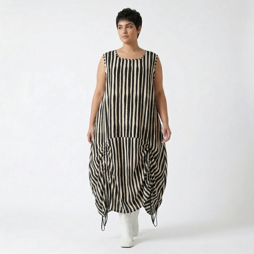 Luftiges Oversize Ballonkleid mit raffiniertem Lagenlook und zeitlosen Blockstreifen , Schwarz/Weiß