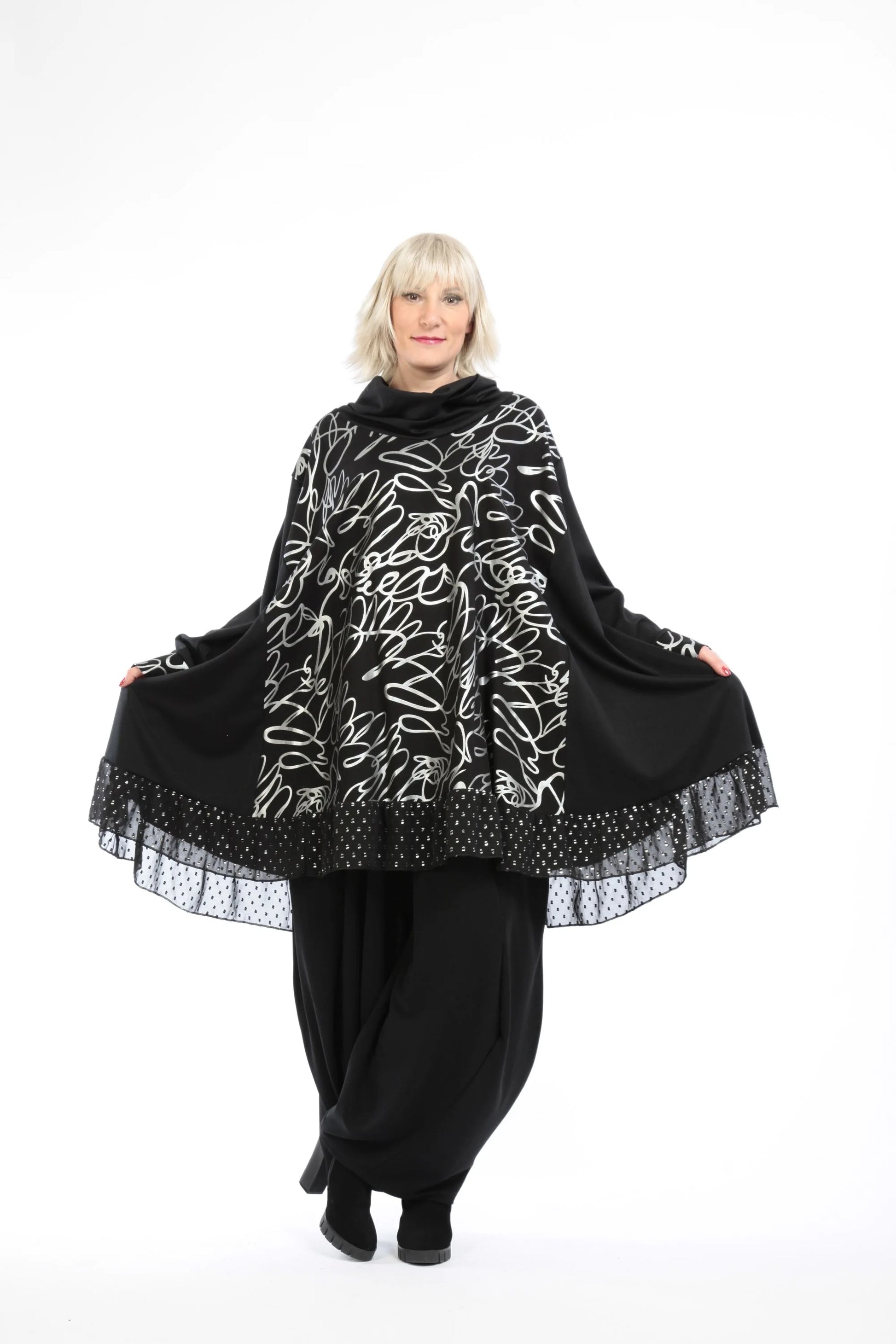  Bigshirt von AKH Fashion aus Viskose in Glocken-Form, 1212.09953, Schwarz-Silber-Nieten