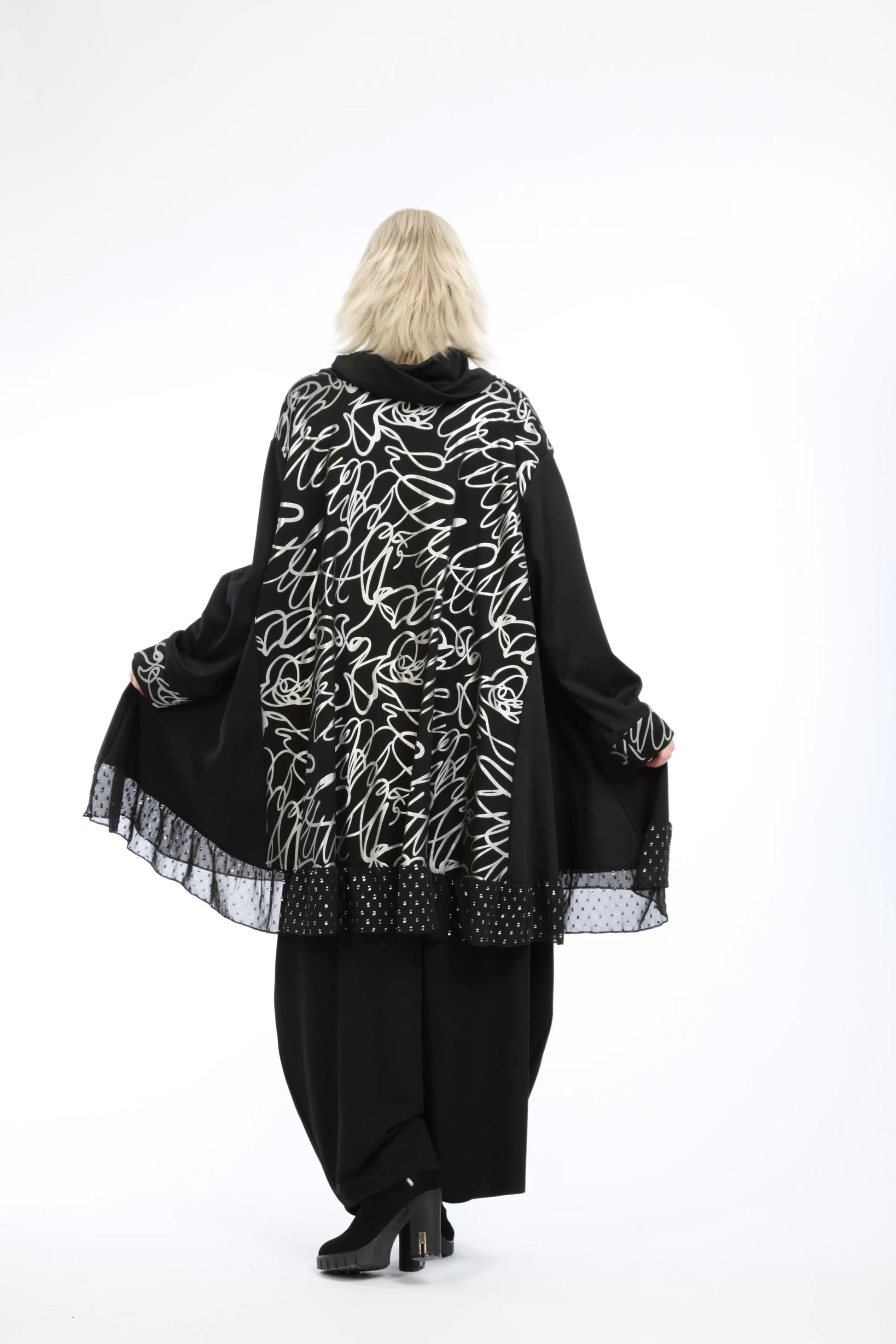  Bigshirt von AKH Fashion aus Viskose in Glocken-Form, 1212.09953, Schwarz-Silber-Nieten