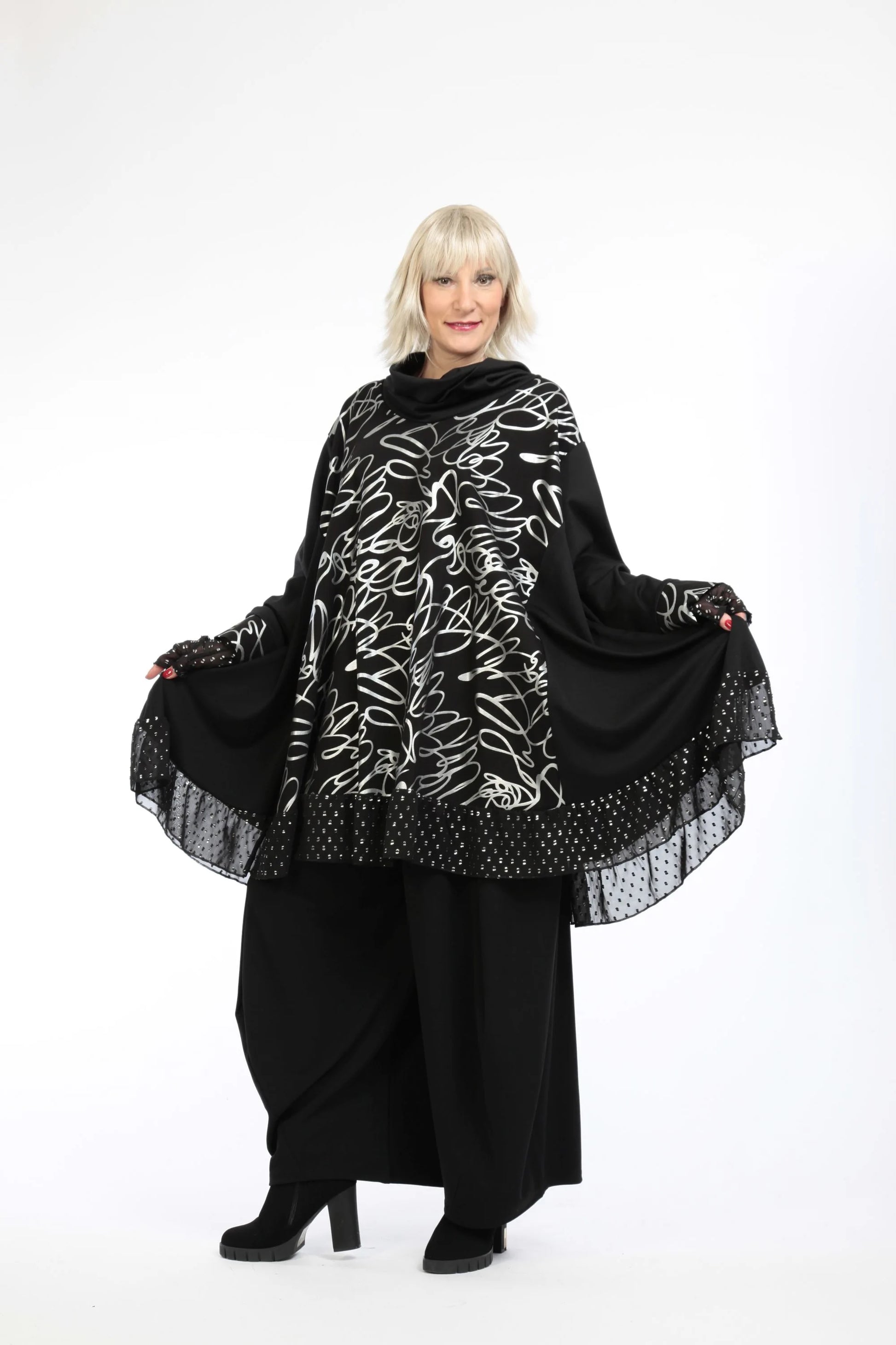  Bigshirt von AKH Fashion aus Viskose in Glocken-Form, 1212.09953, Schwarz-Silber-Nieten