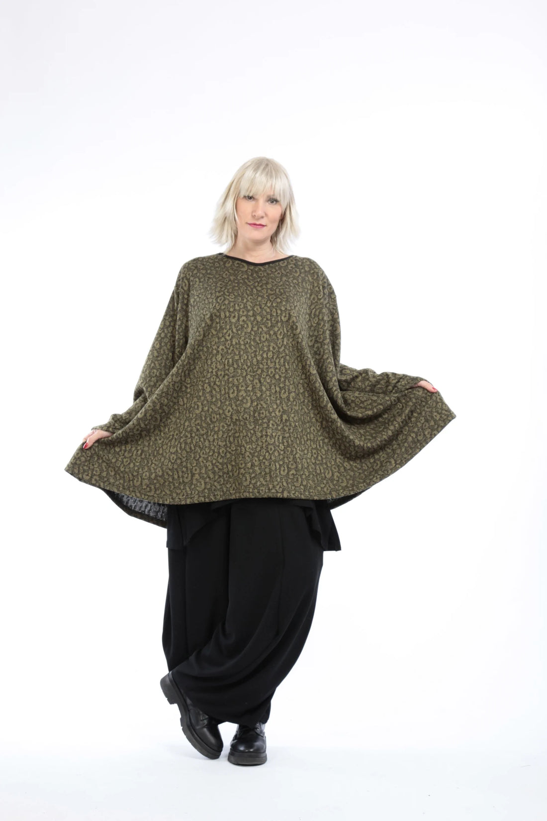  A-Form Bigshirt von AKH Fashion aus Materialmix, 1216.00593, Olive, Leopard, Schick, Modern